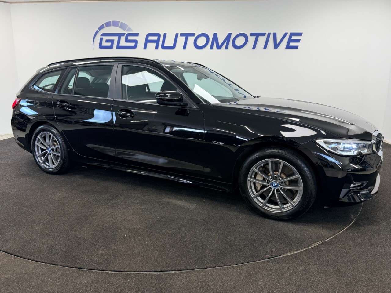 A 2021 BMW 3 SERIES TOURING 330e 12kWh SE PRO PLUG-IN HYBRID AUTO 292 BHP + SAT NAV + REAR CAMERA SIX M A 2021 BMW 3 SERIES TOURING 330e 12kWh SE PRO PLUG-IN HYBRID AUTO 292 BHP + SAT NAV + REAR CAMERA SIX M