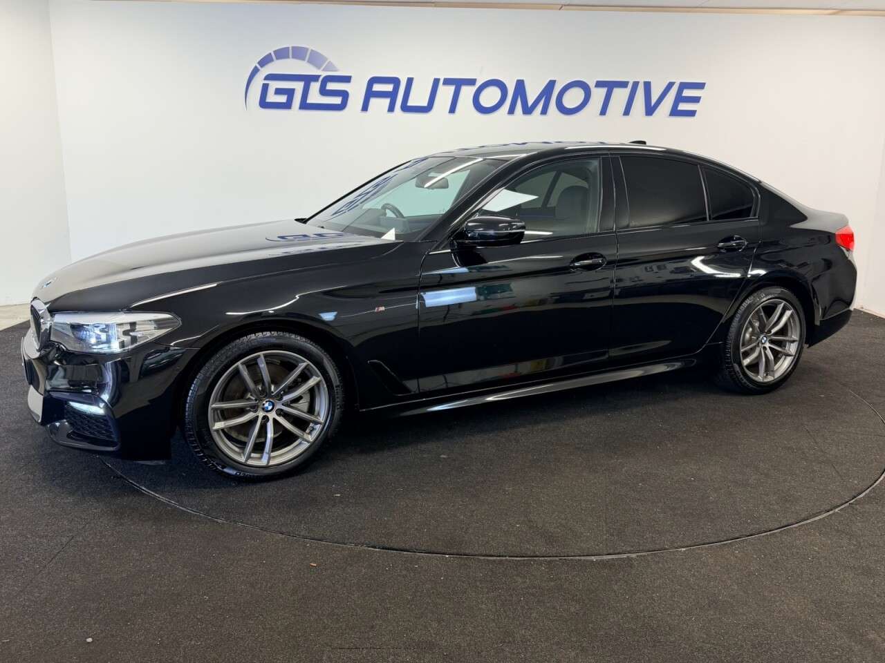 A 2020 BMW 5 SERIES 520d MHT M-SPORT HYBRID AUTO 190 BHP + SAT NAV + HEATED LEATHER SIX MONTH W A 2020 BMW 5 SERIES 520d MHT M-SPORT HYBRID AUTO 190 BHP + SAT NAV + HEATED LEATHER SIX MONTH W