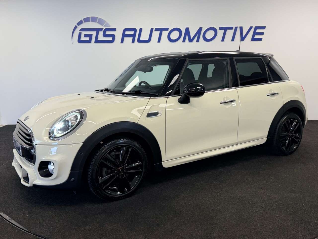 A 2019 MINI HATCH 1.5 JCW COOPER SPORT FIVE DOOR 135 BHP + SAT NAV + REAR CAMERA SIX MONTH WA A 2019 MINI HATCH 1.5 JCW COOPER SPORT FIVE DOOR 135 BHP + SAT NAV + REAR CAMERA SIX MONTH WA