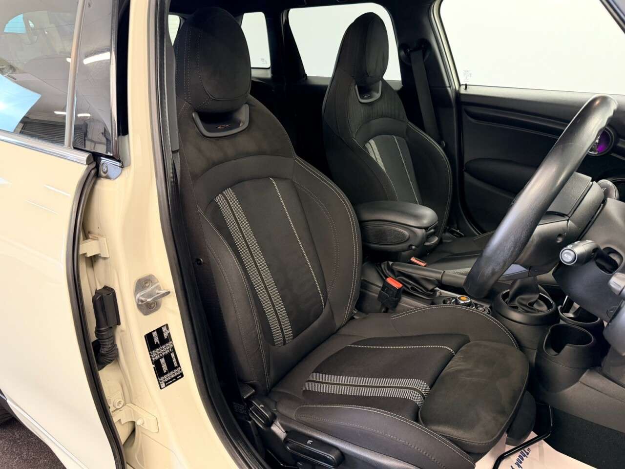 A 2019 MINI HATCH 1.5 JCW COOPER SPORT FIVE DOOR 135 BHP + SAT NAV + REAR CAMERA SIX MONTH WA A 2019 MINI HATCH 1.5 JCW COOPER SPORT FIVE DOOR 135 BHP + SAT NAV + REAR CAMERA SIX MONTH WA