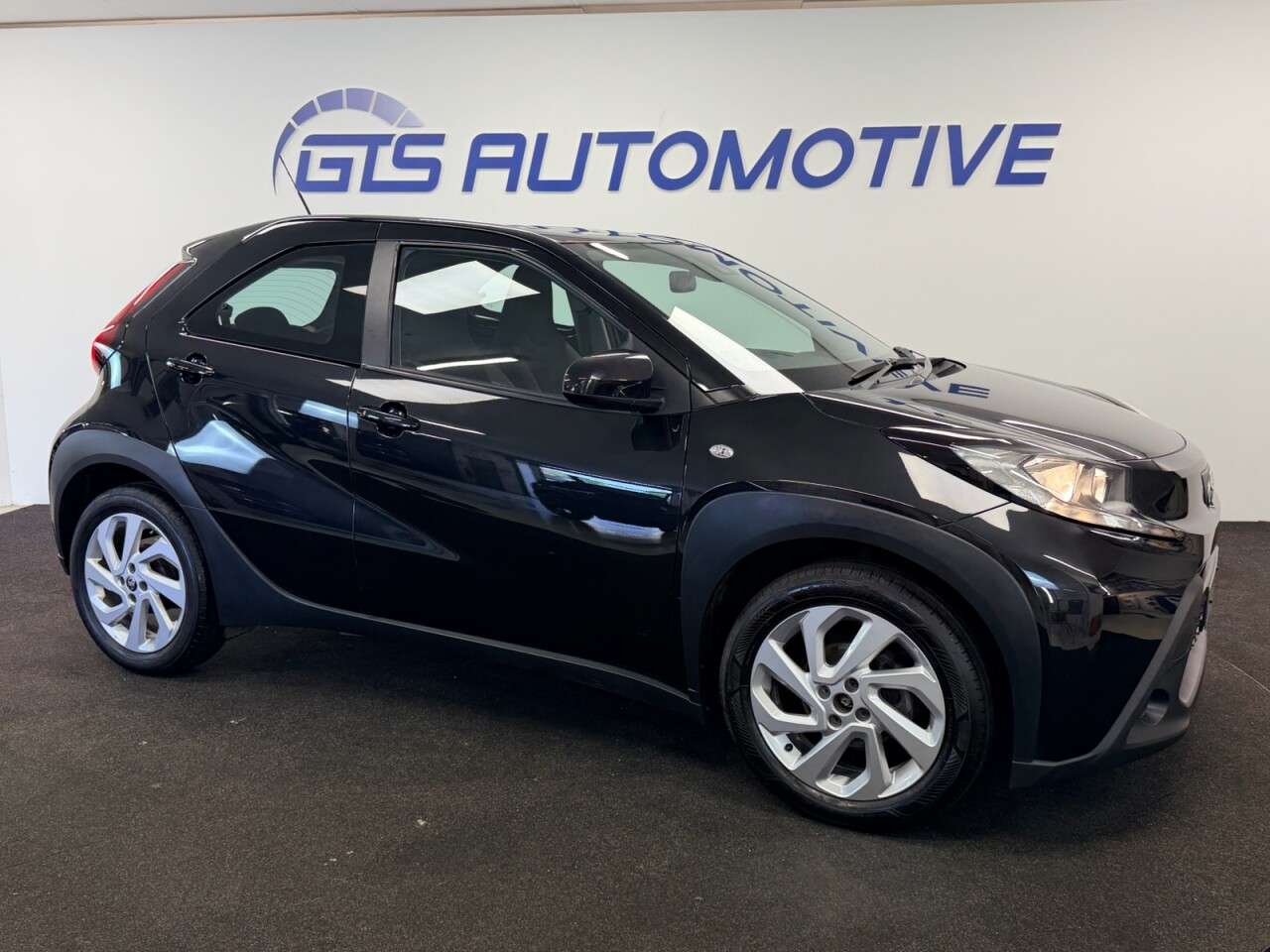 A 2023 TOYOTA AYGO X 1.0 VVT-i PURE X-SHIFT AUTO FIVE DOOR 72 BHP + APPLE PLAY + REAR CAMERA SIX A 2023 TOYOTA AYGO X 1.0 VVT-i PURE X-SHIFT AUTO FIVE DOOR 72 BHP + APPLE PLAY + REAR CAMERA SIX
