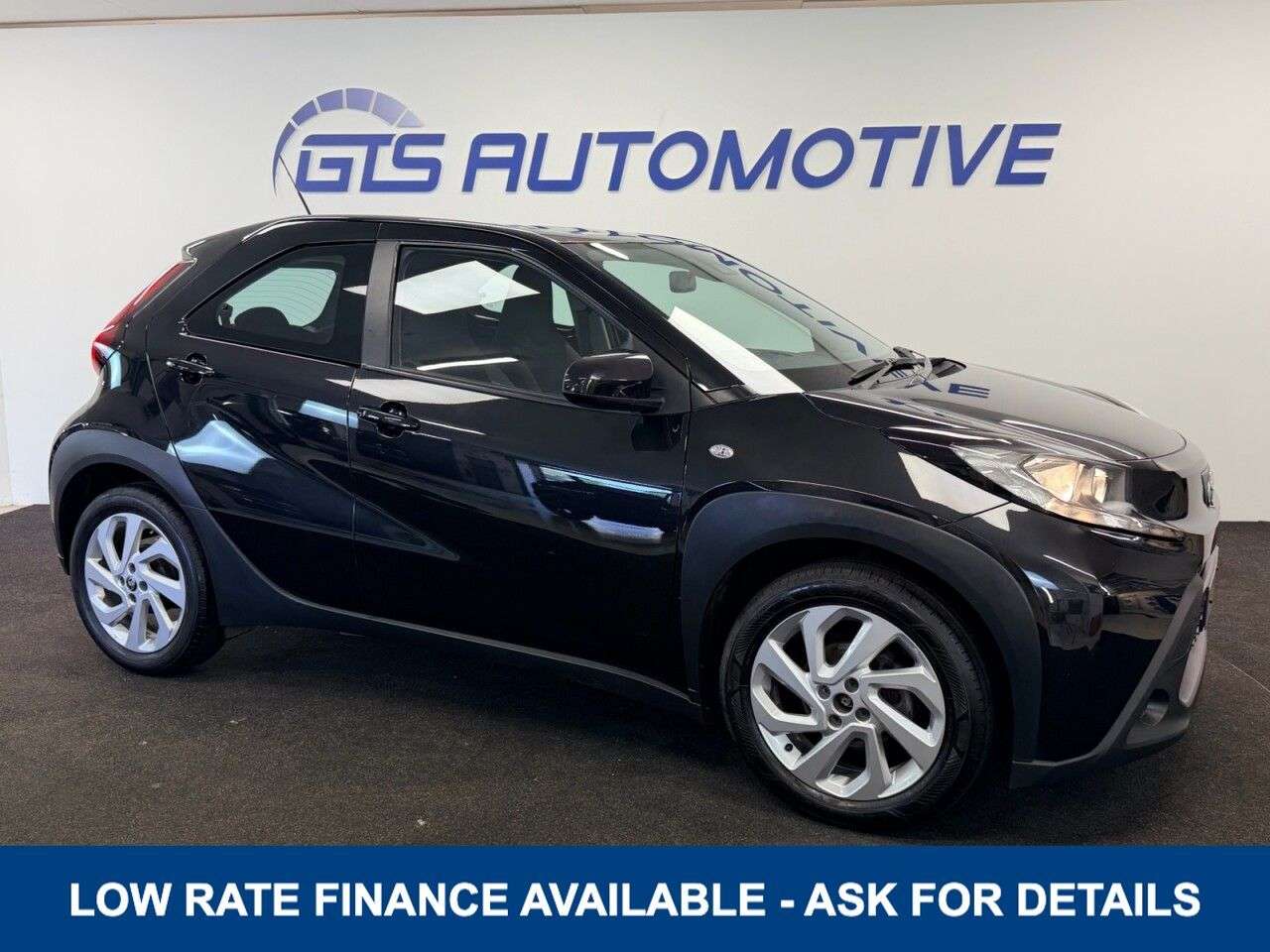 A 2023 TOYOTA AYGO X 1.0 VVT-i PURE X-SHIFT AUTO FIVE DOOR 72 BHP + APPLE PLAY + REAR CAMERA SIX A 2023 TOYOTA AYGO X 1.0 VVT-i PURE X-SHIFT AUTO FIVE DOOR 72 BHP + APPLE PLAY + REAR CAMERA SIX