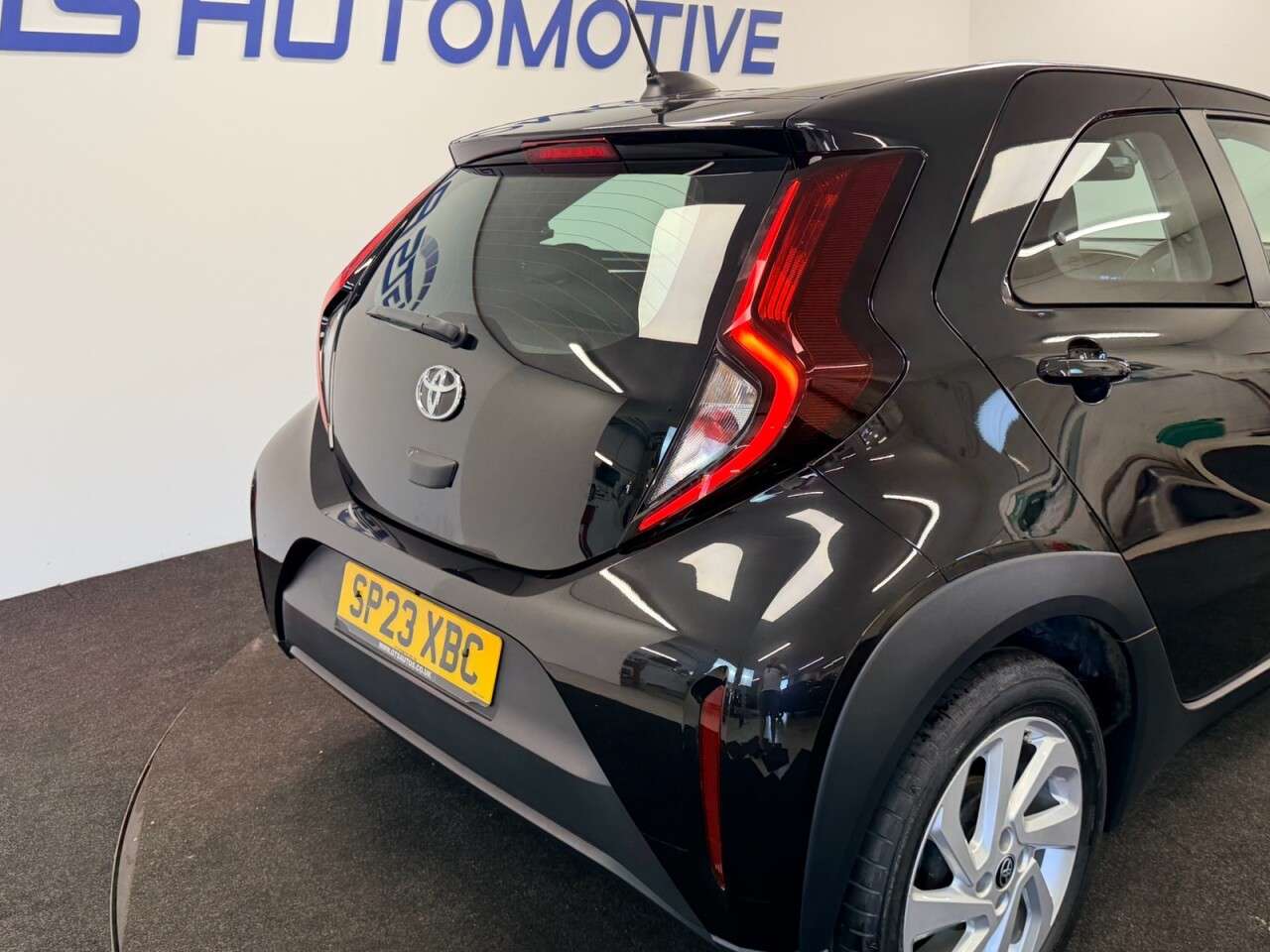 2023 TOYOTA AYGO X 2023 TOYOTA AYGO X