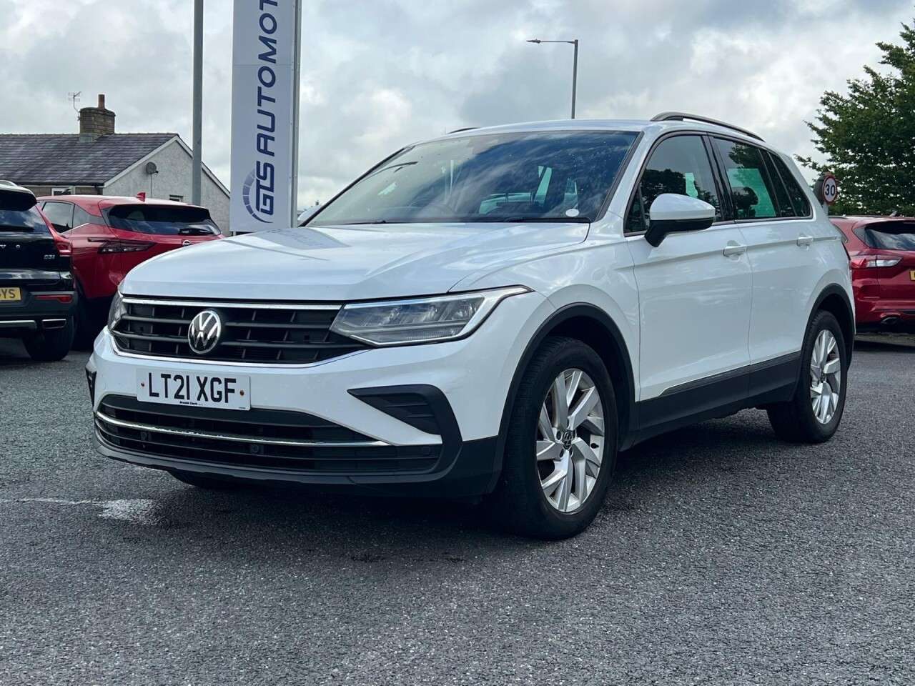 A 2021 VOLKSWAGEN TIGUAN 1.5 TSI LIFE 150 BHP + SAT NAV + PARKING SENSORS A 2021 VOLKSWAGEN TIGUAN 1.5 TSI LIFE 150 BHP + SAT NAV + PARKING SENSORS