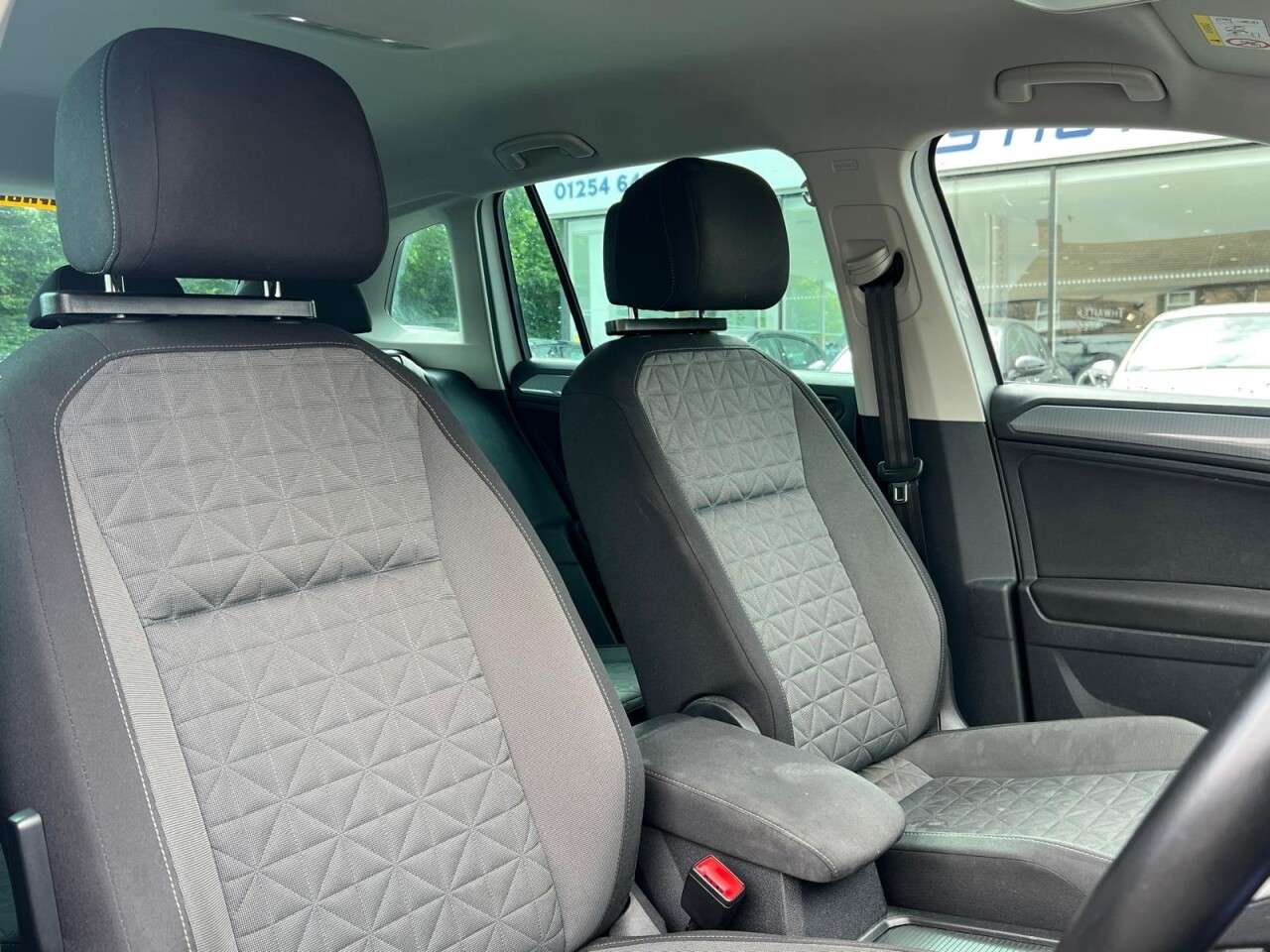 A 2021 VOLKSWAGEN TIGUAN 1.5 TSI LIFE 150 BHP + SAT NAV + PARKING SENSORS A 2021 VOLKSWAGEN TIGUAN 1.5 TSI LIFE 150 BHP + SAT NAV + PARKING SENSORS