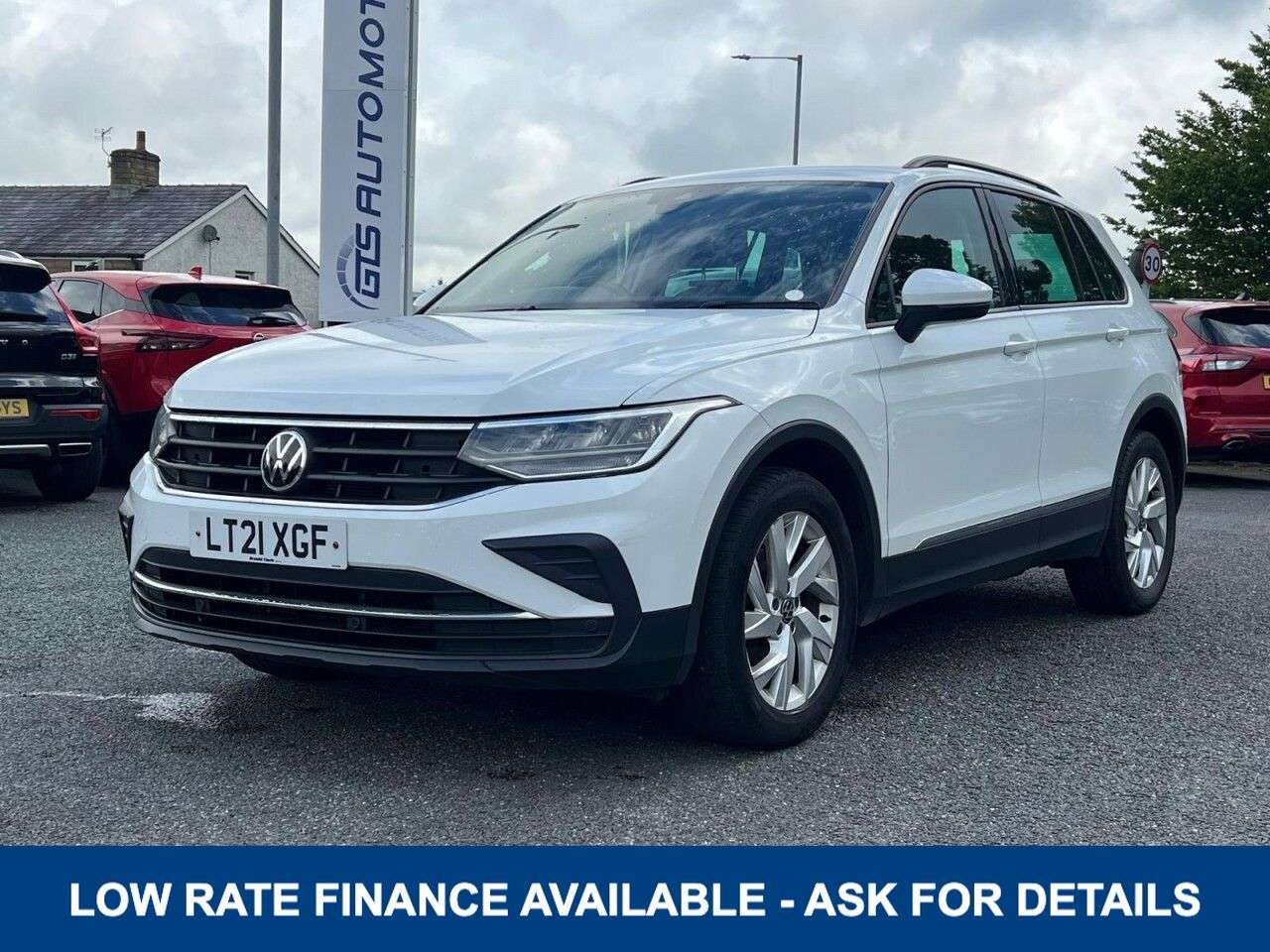 A 2021 VOLKSWAGEN TIGUAN 1.5 TSI LIFE 150 BHP + SAT NAV + PARKING SENSORS A 2021 VOLKSWAGEN TIGUAN 1.5 TSI LIFE 150 BHP + SAT NAV + PARKING SENSORS