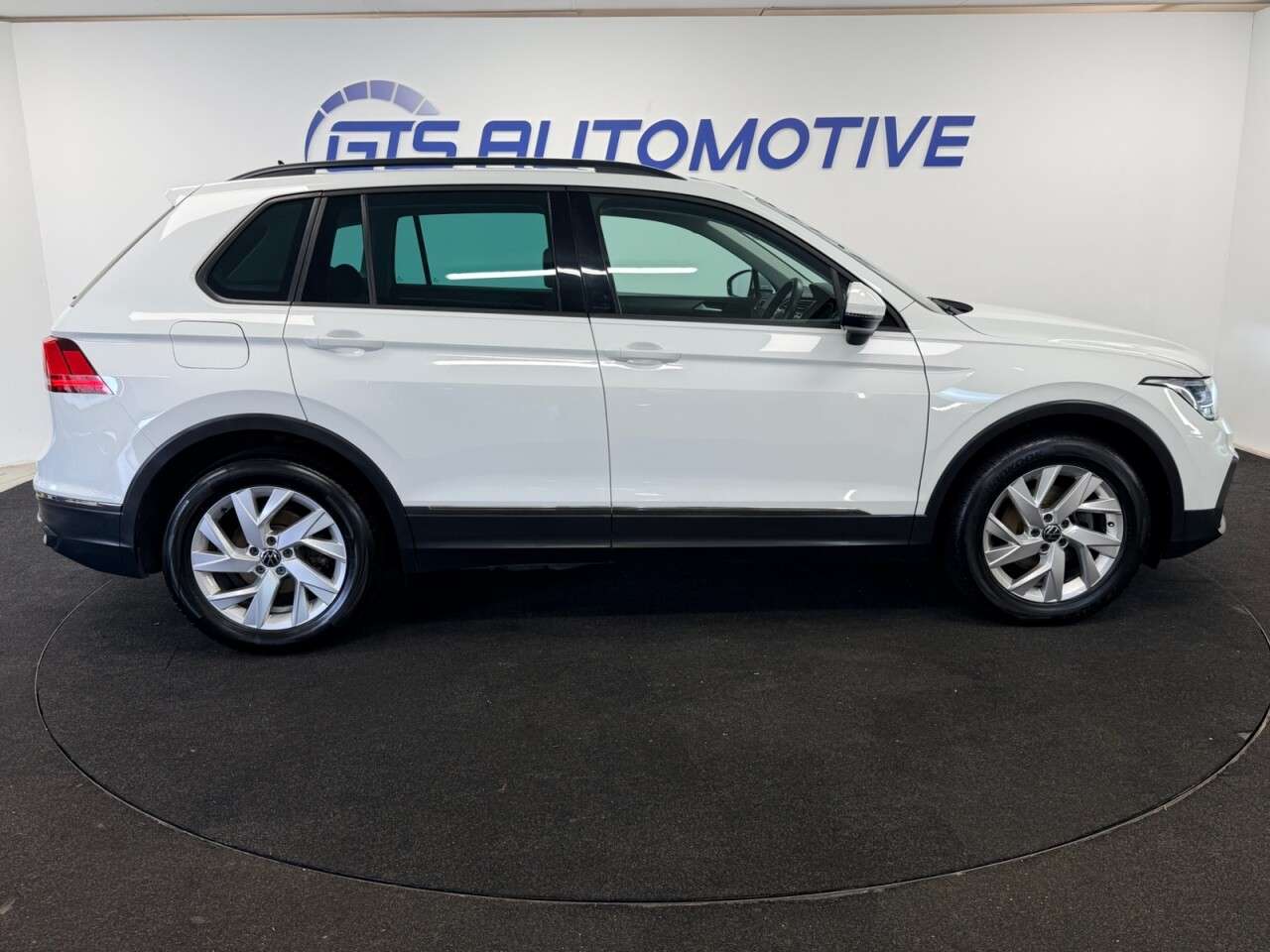 2021 VOLKSWAGEN TIGUAN 2021 VOLKSWAGEN TIGUAN