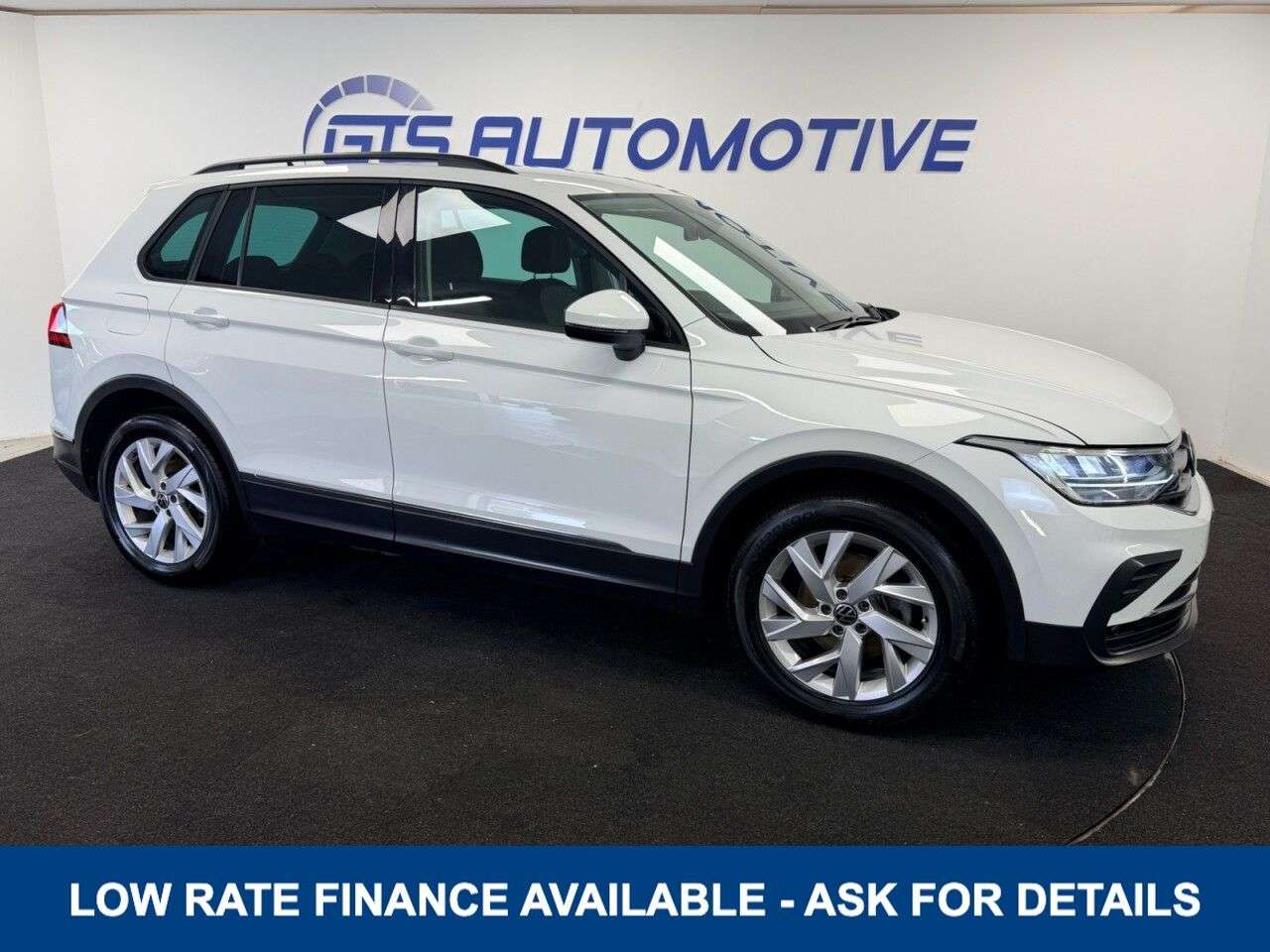A 2021 VOLKSWAGEN TIGUAN 1.5 TSI LIFE 150 BHP + SAT NAV + PARKING SENSORS + APPLE PLAY SIX MONTH WAR A 2021 VOLKSWAGEN TIGUAN 1.5 TSI LIFE 150 BHP + SAT NAV + PARKING SENSORS + APPLE PLAY SIX MONTH WAR