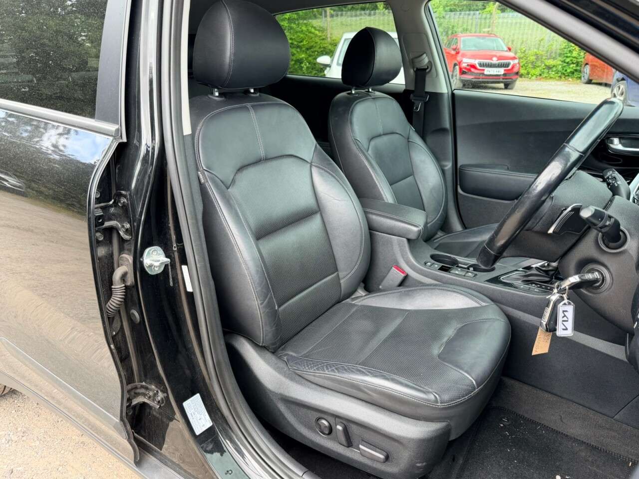A 2019 KIA NIRO 1.6 GDi 3 HYBRID DCT AUTO 140 BHP + SAT NAV + HEATED LEATHER A 2019 KIA NIRO 1.6 GDi 3 HYBRID DCT AUTO 140 BHP + SAT NAV + HEATED LEATHER