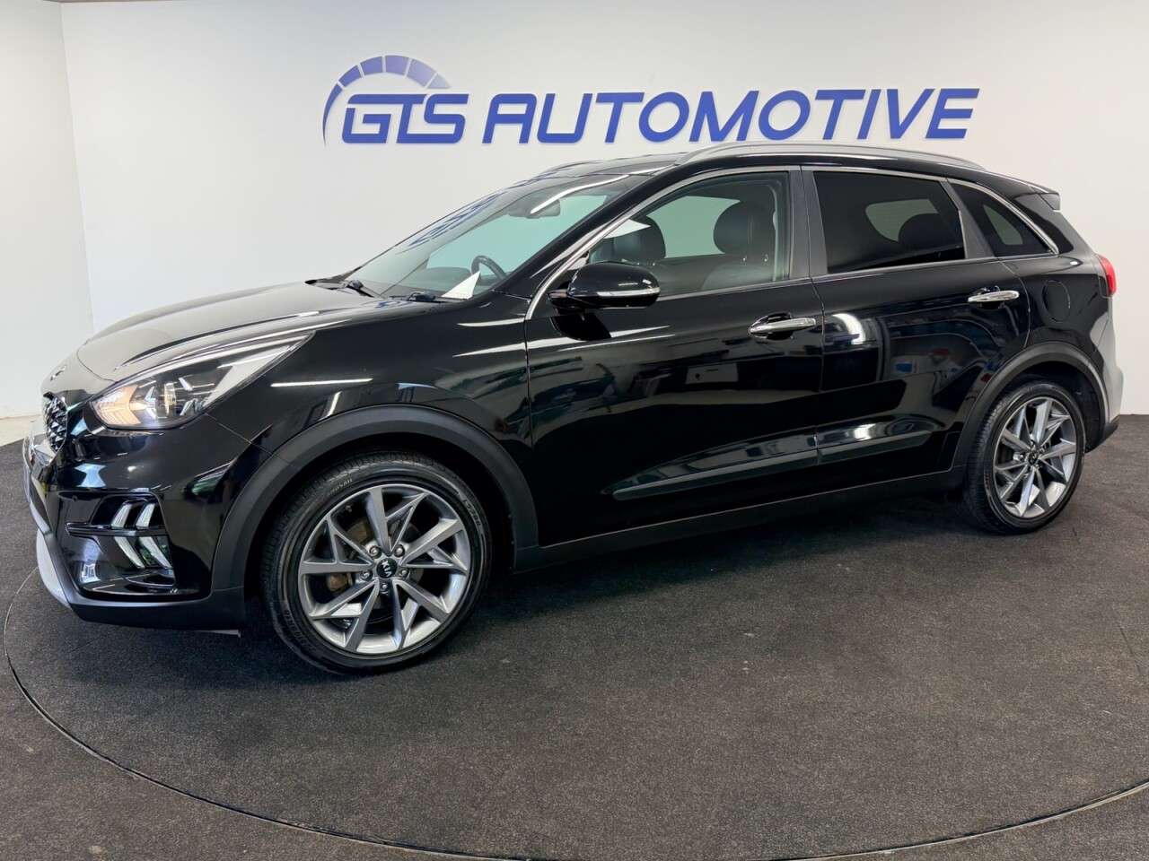 A 2019 KIA NIRO 1.6 GDi 3 HYBRID DCT AUTO 140 BHP + SAT NAV + HEATED LEATHER SIX MONTH WARR A 2019 KIA NIRO 1.6 GDi 3 HYBRID DCT AUTO 140 BHP + SAT NAV + HEATED LEATHER SIX MONTH WARR