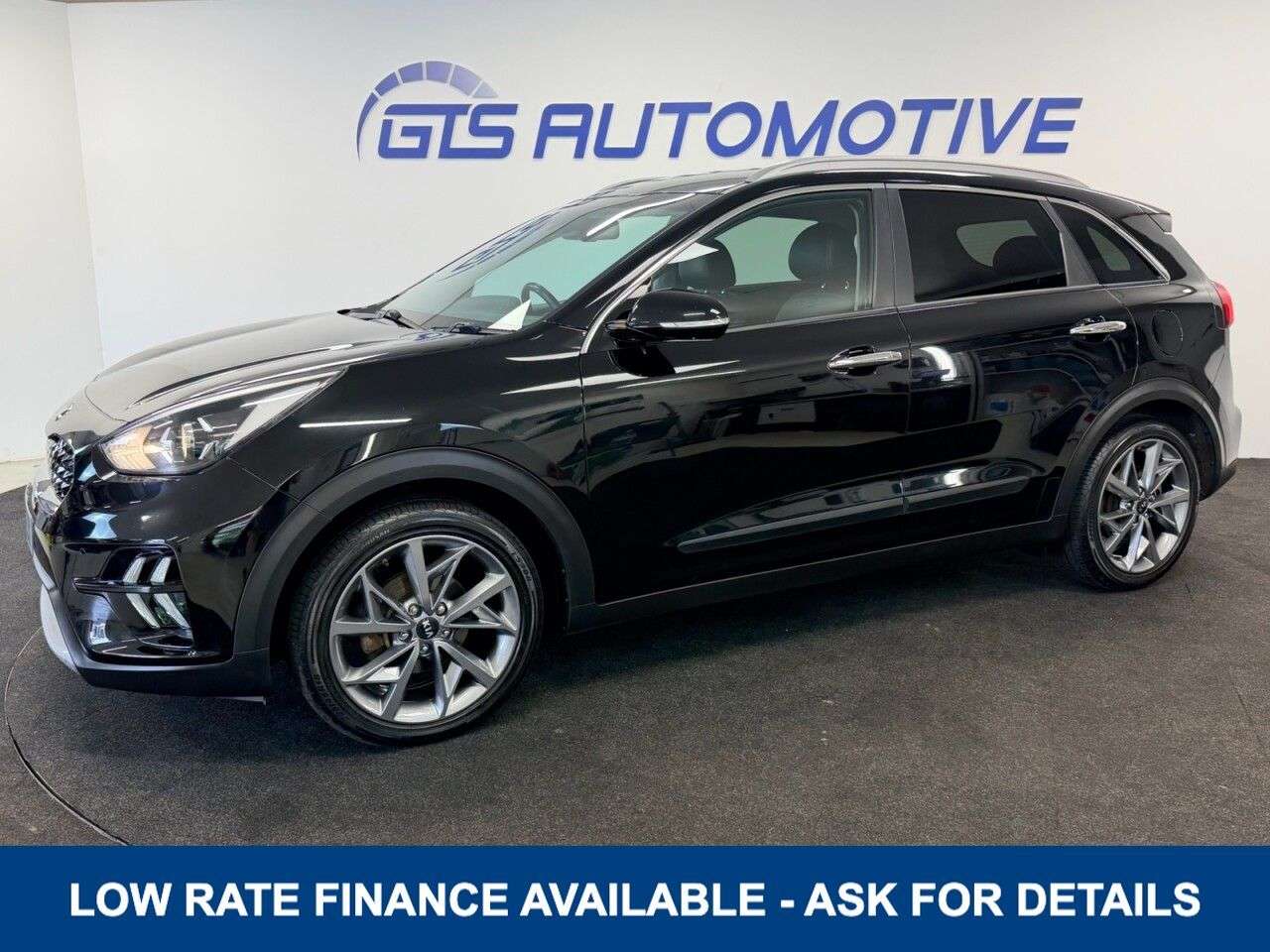A 2019 KIA NIRO 1.6 GDi 3 HYBRID DCT AUTO 140 BHP + SAT NAV + HEATED LEATHER SIX MONTH WARR A 2019 KIA NIRO 1.6 GDi 3 HYBRID DCT AUTO 140 BHP + SAT NAV + HEATED LEATHER SIX MONTH WARR