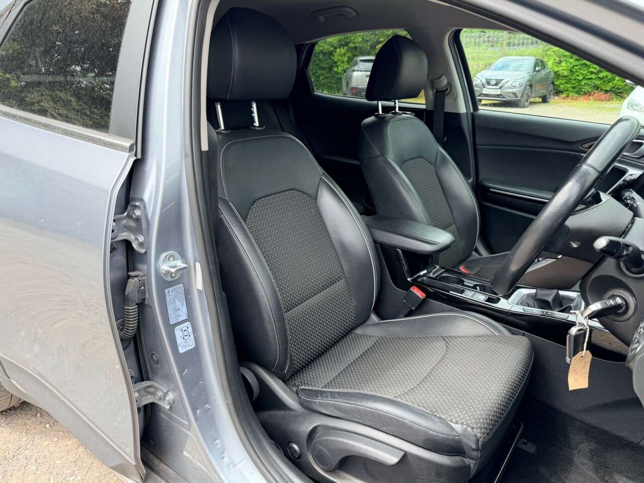 A 2020 KIA XCEED 1.0 T-GDi EDITION 120 BHP + REAR CAMERA + APPLE CAR PLAY A 2020 KIA XCEED 1.0 T-GDi EDITION 120 BHP + REAR CAMERA + APPLE CAR PLAY