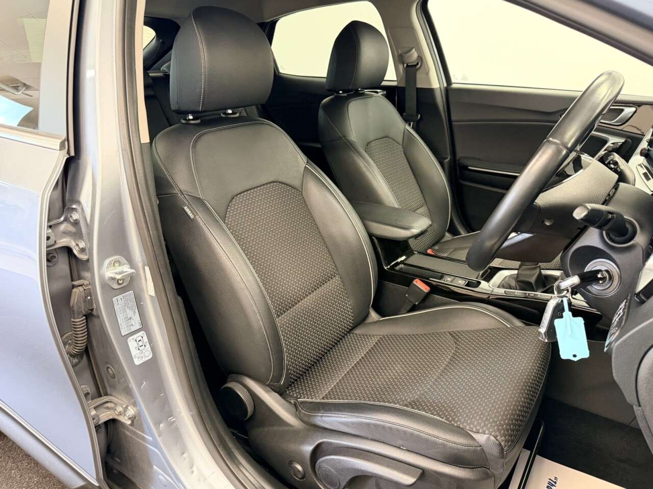 A 2020 KIA XCEED 1.0 T-GDi EDITION 120 BHP + REAR CAMERA + APPLE CAR PLAY SIX MONTH WARRANTY A 2020 KIA XCEED 1.0 T-GDi EDITION 120 BHP + REAR CAMERA + APPLE CAR PLAY SIX MONTH WARRANTY