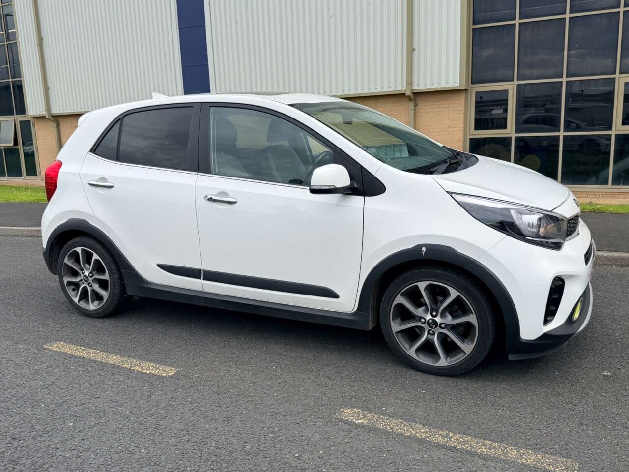 A 2019 KIA PICANTO 1.25 X-LINE S FIVE DOOR AUTO 85 BHP + SAT NAV + GLASS SUNROOF A 2019 KIA PICANTO 1.25 X-LINE S FIVE DOOR AUTO 85 BHP + SAT NAV + GLASS SUNROOF