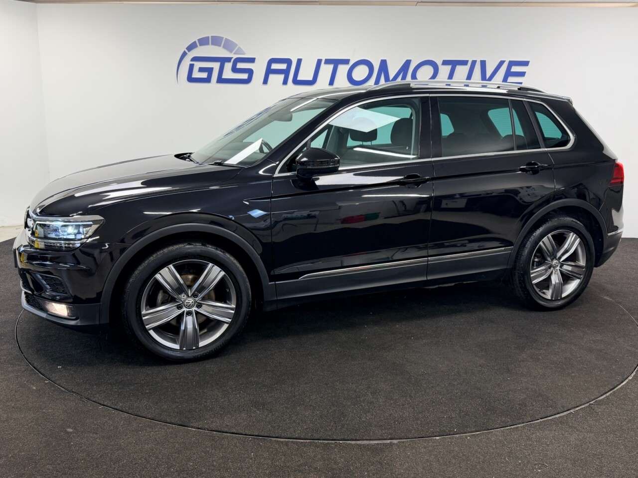 A 2019 VOLKSWAGEN TIGUAN 2.0 TDI SEL DSG AUTO 150 BHP + SAT NAV + GLASS SUNROOF SIX MONTH WARRANTY M A 2019 VOLKSWAGEN TIGUAN 2.0 TDI SEL DSG AUTO 150 BHP + SAT NAV + GLASS SUNROOF SIX MONTH WARRANTY M