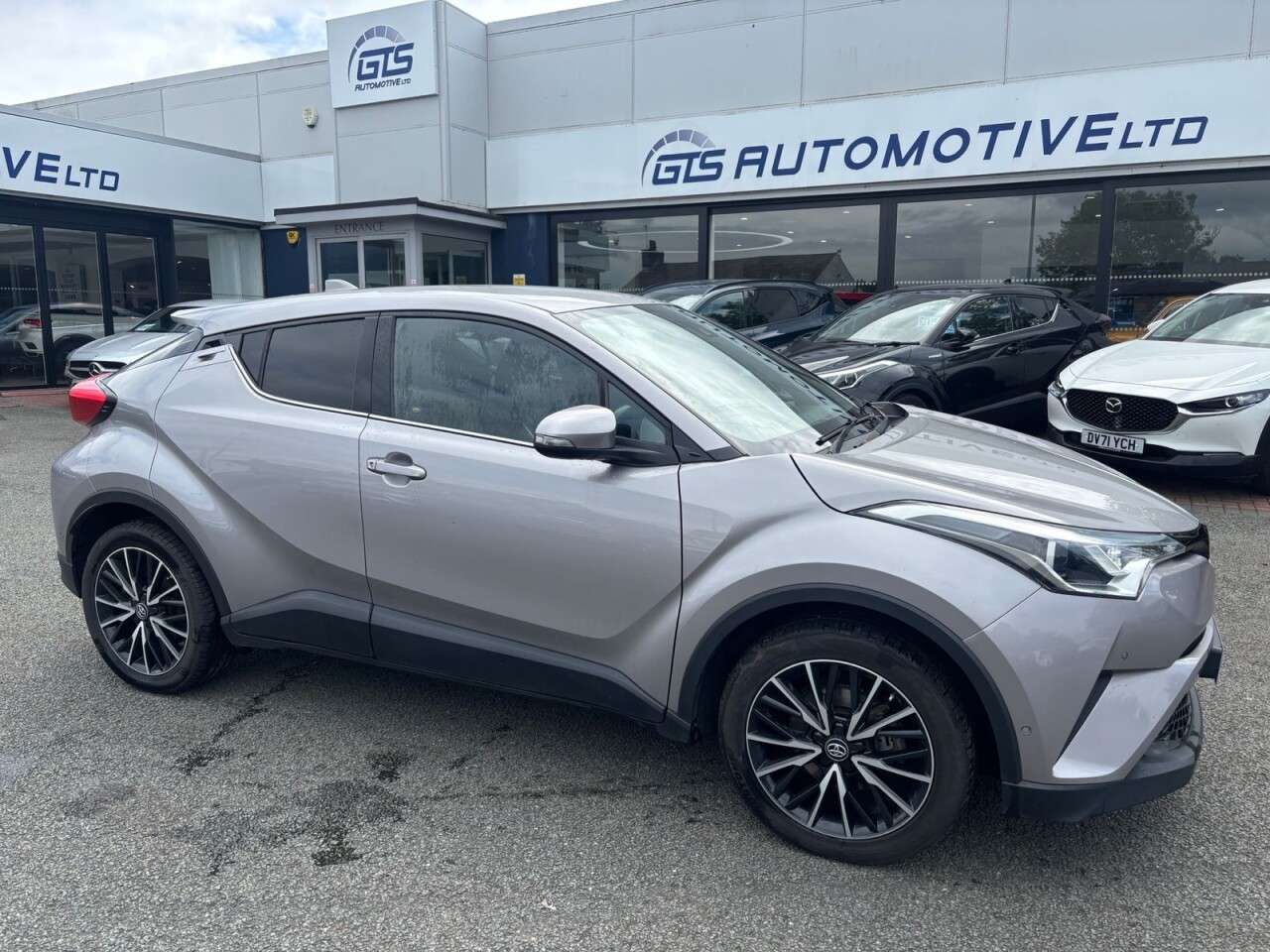 A 2018 TOYOTA C-HR 1.2 VVT-i EXCEL 115 BHP + SAT NAV + REAR CAMERA A 2018 TOYOTA C-HR 1.2 VVT-i EXCEL 115 BHP + SAT NAV + REAR CAMERA