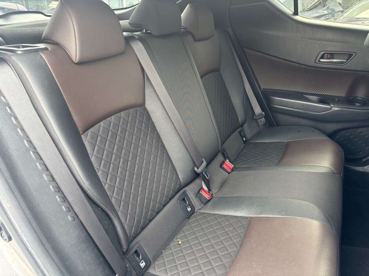 A 2018 TOYOTA C-HR 1.2 VVT-i EXCEL 115 BHP + SAT NAV + REAR CAMERA A 2018 TOYOTA C-HR 1.2 VVT-i EXCEL 115 BHP + SAT NAV + REAR CAMERA