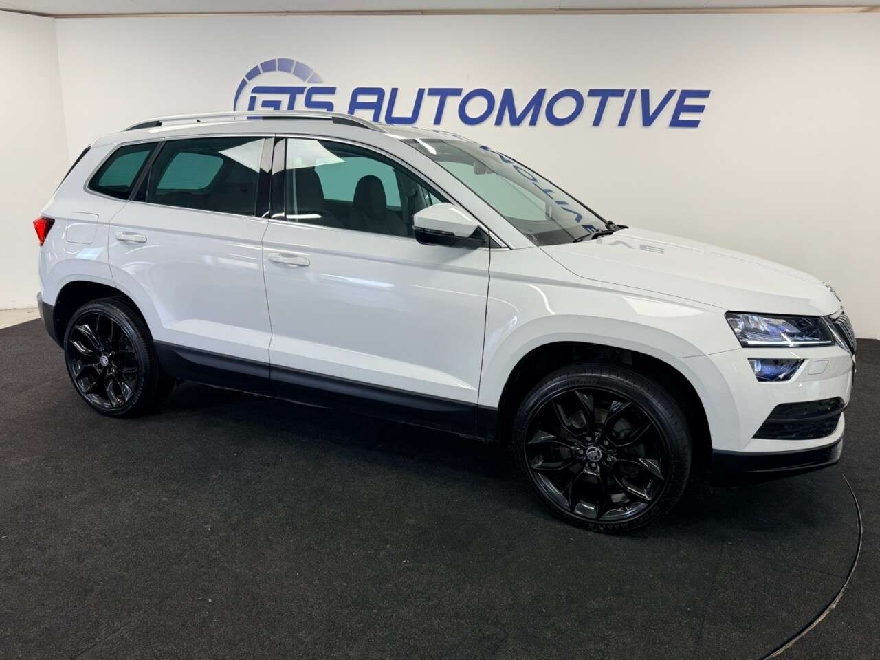A 2020 SKODA KAROQ 2.0 TDI EDITION 150 BHP + SAT NAV + GLASS SUNROOF + HEATED LEATHER SIX MONT A 2020 SKODA KAROQ 2.0 TDI EDITION 150 BHP + SAT NAV + GLASS SUNROOF + HEATED LEATHER SIX MONT
