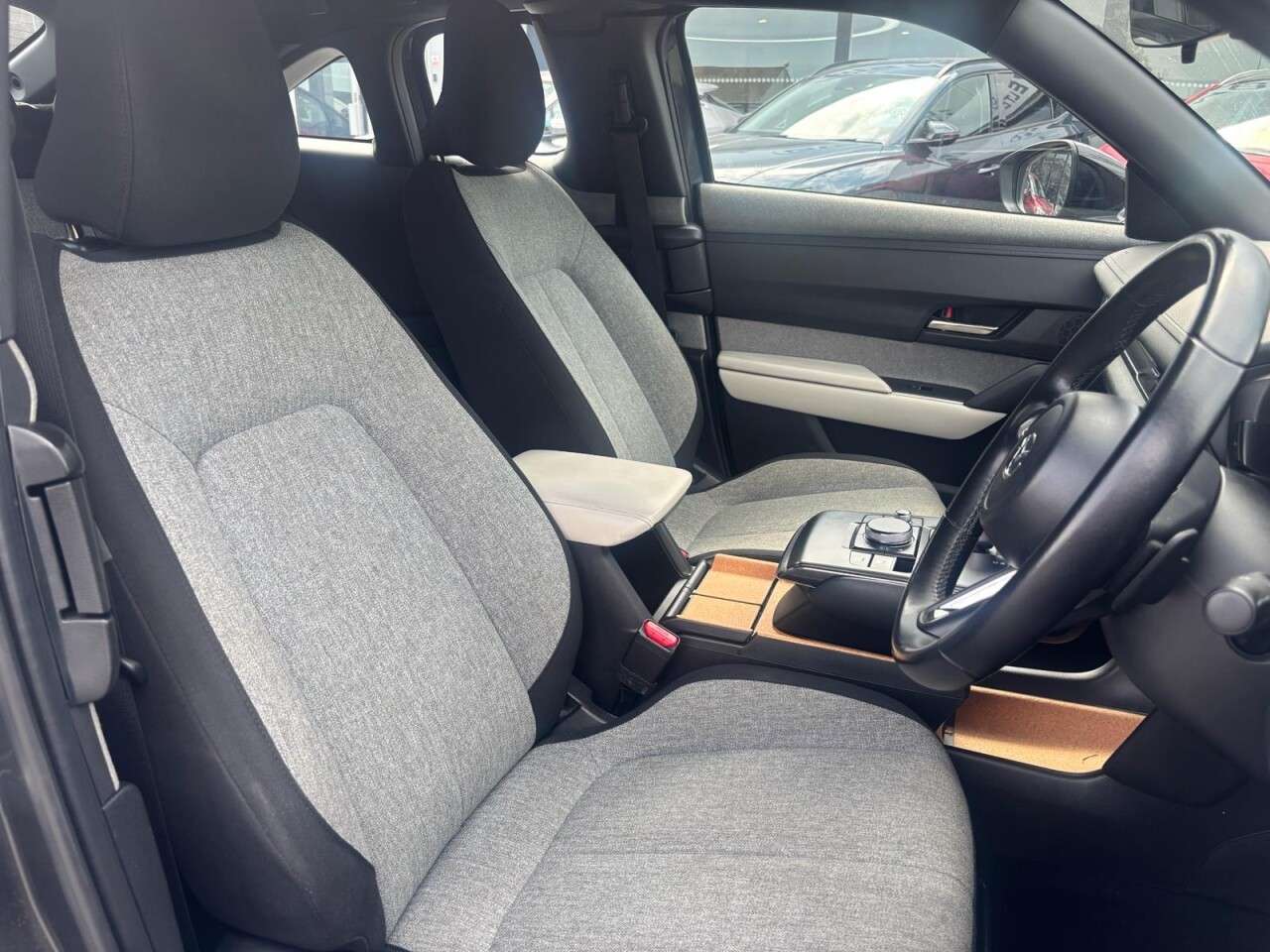 A 2021 MAZDA MX-30 35.5kWh SE-L LUX ELECTRIC AUTO 145 BHP + APPLE CAR PLAY + REAR CAMERA A 2021 MAZDA MX-30 35.5kWh SE-L LUX ELECTRIC AUTO 145 BHP + APPLE CAR PLAY + REAR CAMERA