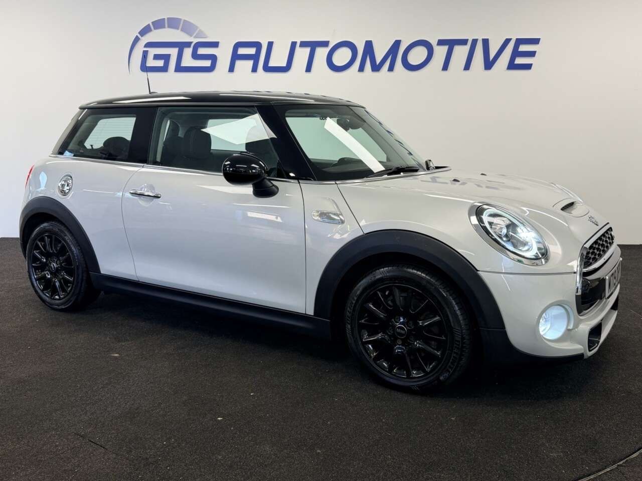 A 2019 MINI HATCH 2.0 COOPER S CLASSIC 192 BHP + AIR CON + BLACK ALLOYS SIX MONTH WARRANTY AP A 2019 MINI HATCH 2.0 COOPER S CLASSIC 192 BHP + AIR CON + BLACK ALLOYS SIX MONTH WARRANTY AP