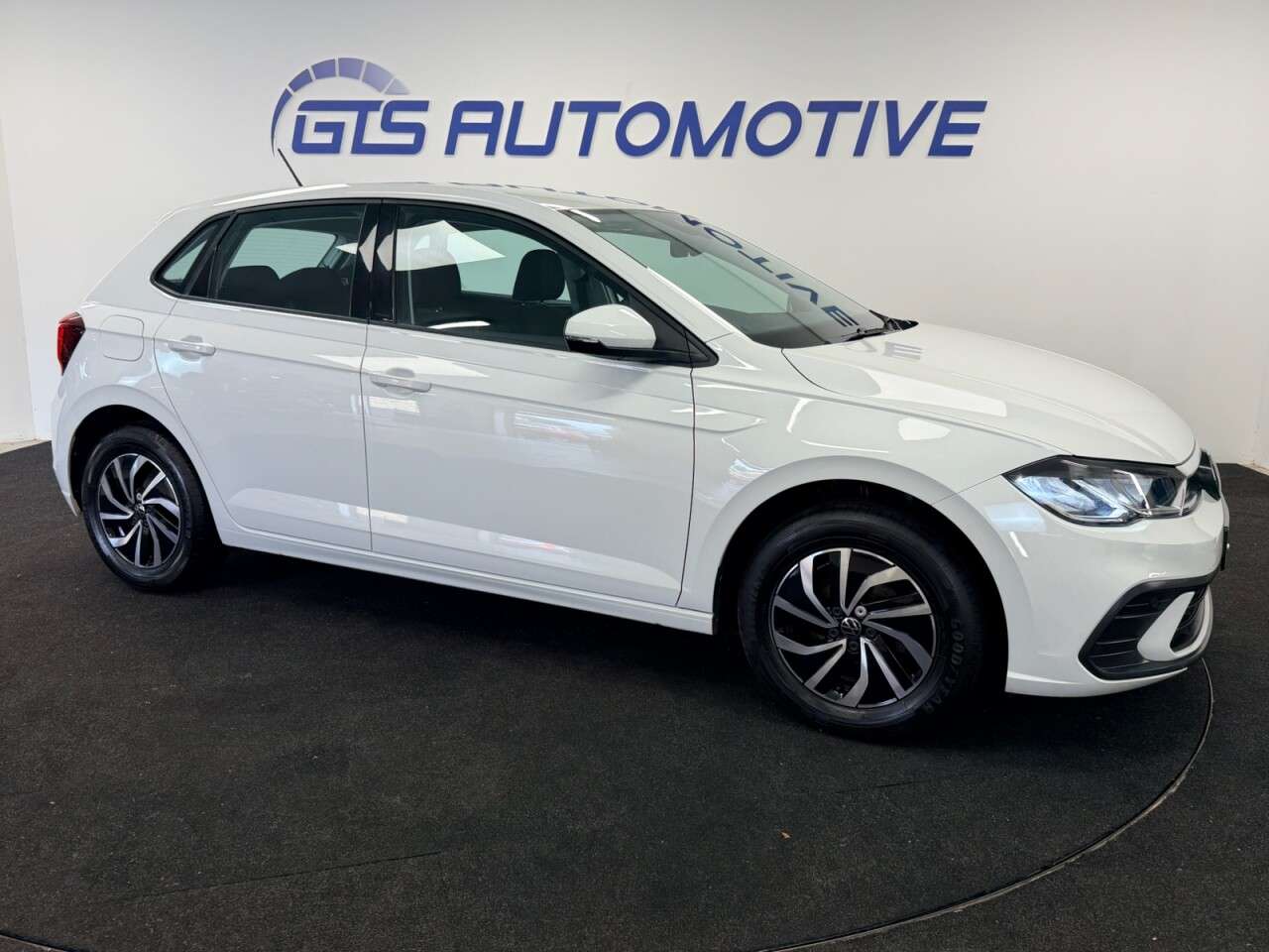 A 2023 VOLKSWAGEN POLO 1.0 EVO LIFE FIVE DOOR 80 BHP + APPLE PLAY + CRUISE CONTROL SIX MONTH WARRA A 2023 VOLKSWAGEN POLO 1.0 EVO LIFE FIVE DOOR 80 BHP + APPLE PLAY + CRUISE CONTROL SIX MONTH WARRA