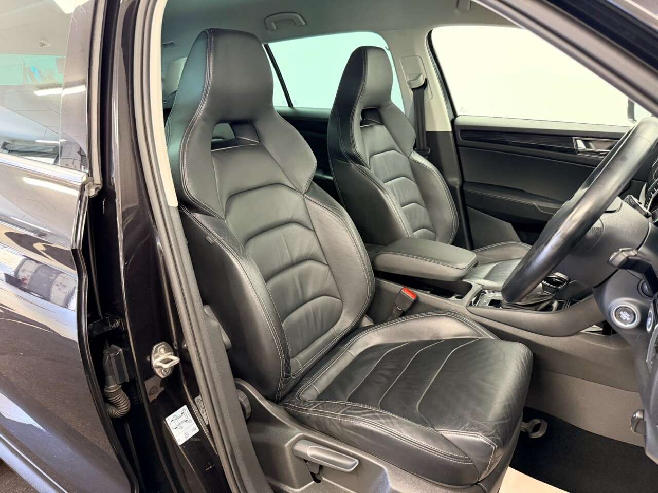 A 2019 SKODA KODIAQ 1.5 TSI ACT SE L DSG AUTO 150 BHP + 7 SEATS + SAT NAV + HEATED LEATHER SIX A 2019 SKODA KODIAQ 1.5 TSI ACT SE L DSG AUTO 150 BHP + 7 SEATS + SAT NAV + HEATED LEATHER SIX