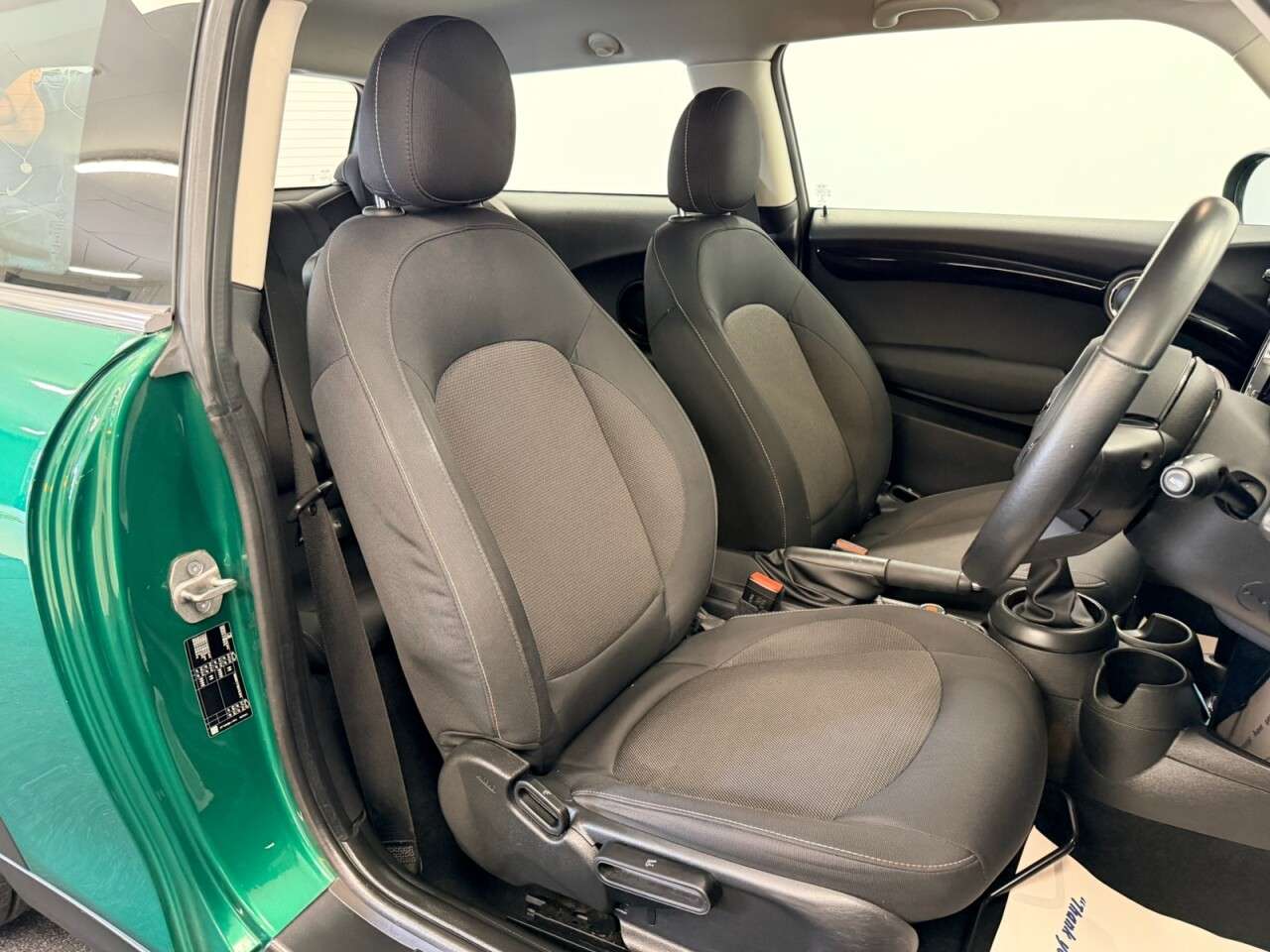 A 2021 MINI HATCH 1.5 COOPER CLASSIC THREE DOOR 135 BHP + BLUETOOTH + ALLOYS SIX MONTH WARRAN A 2021 MINI HATCH 1.5 COOPER CLASSIC THREE DOOR 135 BHP + BLUETOOTH + ALLOYS SIX MONTH WARRAN