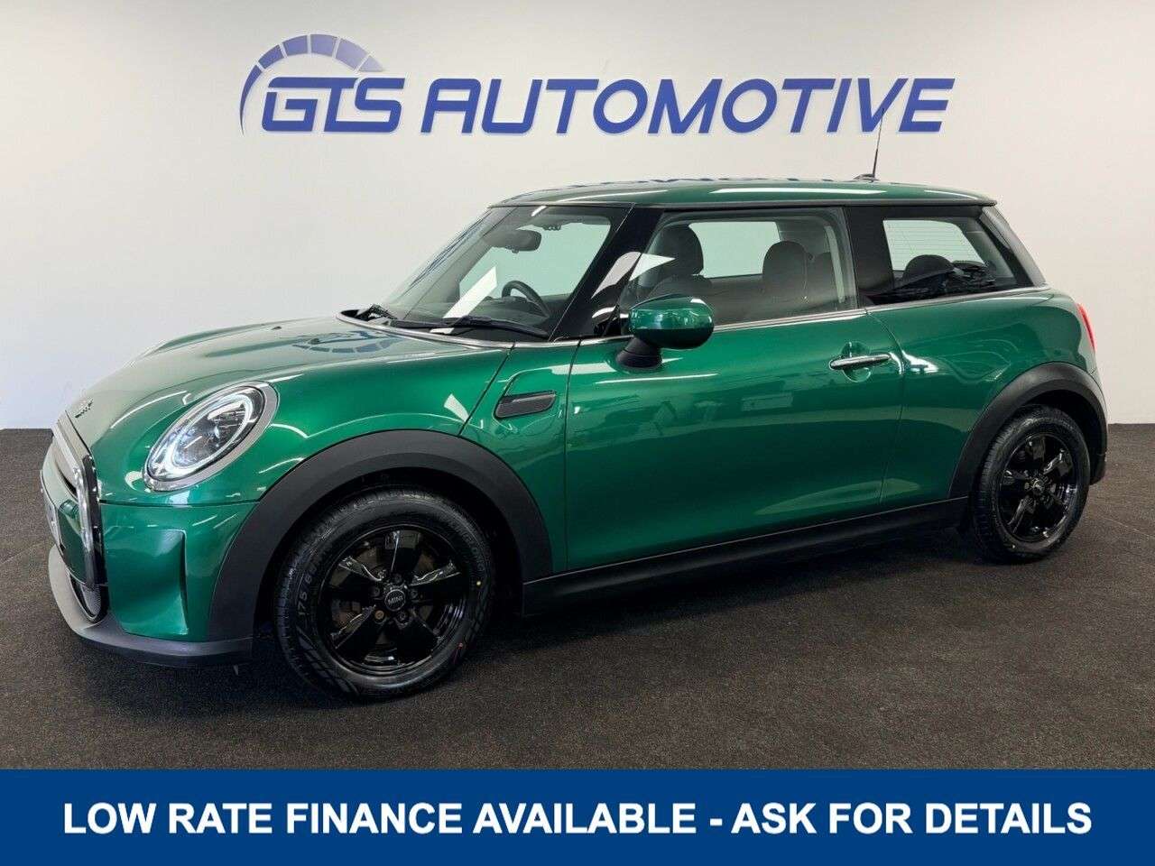A 2021 MINI HATCH 1.5 COOPER CLASSIC THREE DOOR 135 BHP + BLUETOOTH + ALLOYS SIX MONTH WARRAN A 2021 MINI HATCH 1.5 COOPER CLASSIC THREE DOOR 135 BHP + BLUETOOTH + ALLOYS SIX MONTH WARRAN