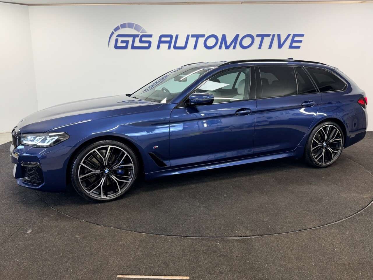 A 2023 BMW 5 SERIES TOURING 520d MHT M-SPORT PRO PACK HYBRID STEPTRONIC xDRIVE 4WD 190 BHP + SAT NAV + A 2023 BMW 5 SERIES TOURING 520d MHT M-SPORT PRO PACK HYBRID STEPTRONIC xDRIVE 4WD 190 BHP + SAT NAV +