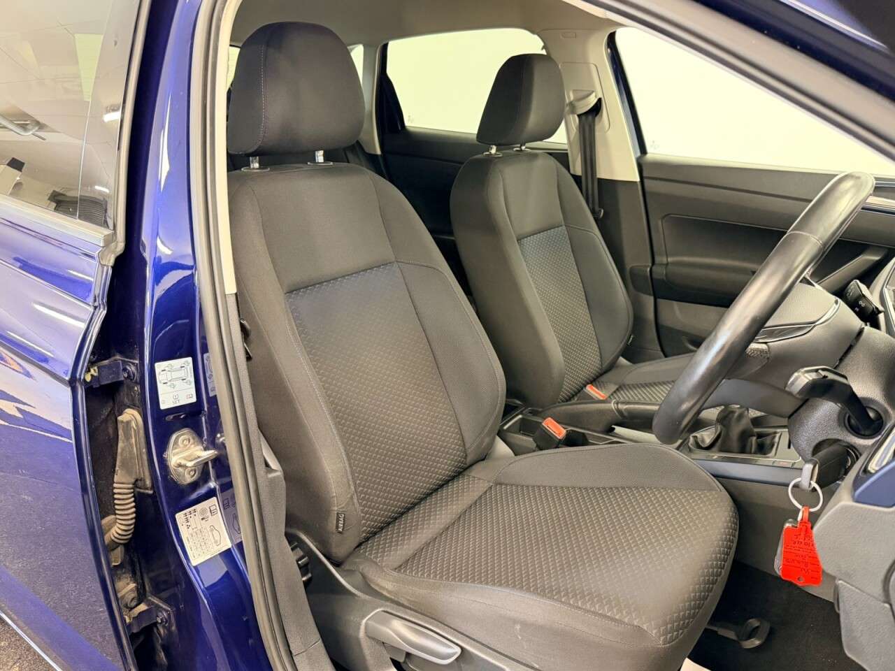 A 2020 VOLKSWAGEN POLO 1.0 TSI UNITED FIVE DOOR 95 BHP + SAT NAV + PARKING SENSORS + HEATED SEATS A 2020 VOLKSWAGEN POLO 1.0 TSI UNITED FIVE DOOR 95 BHP + SAT NAV + PARKING SENSORS + HEATED SEATS