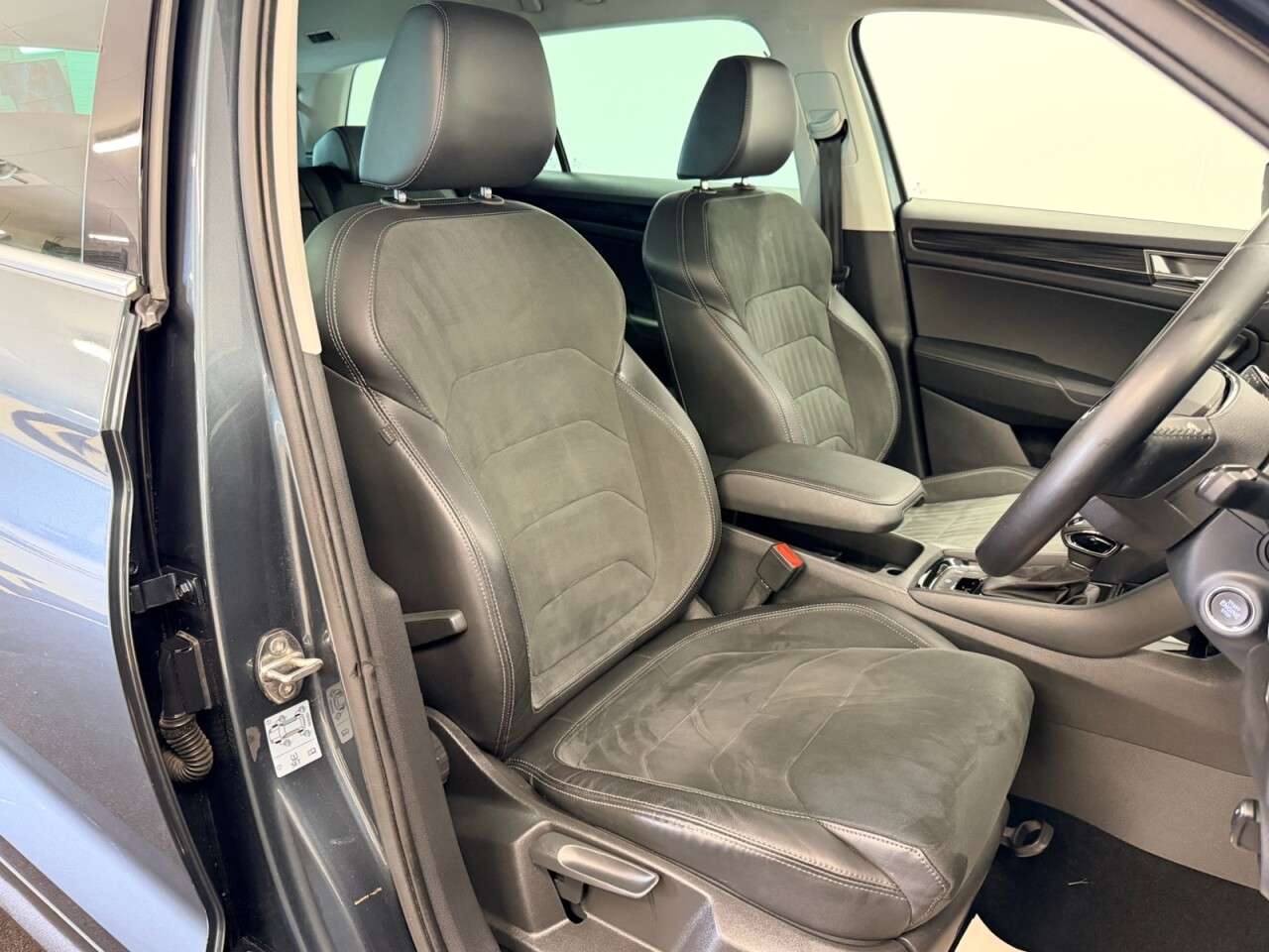 A 2020 SKODA KODIAQ 1.5 TSI ACT SE L DSG AUTO 150 BHP + 7 SEATS + SAT NAV + HEATED SEATS SIX MO A 2020 SKODA KODIAQ 1.5 TSI ACT SE L DSG AUTO 150 BHP + 7 SEATS + SAT NAV + HEATED SEATS SIX MO