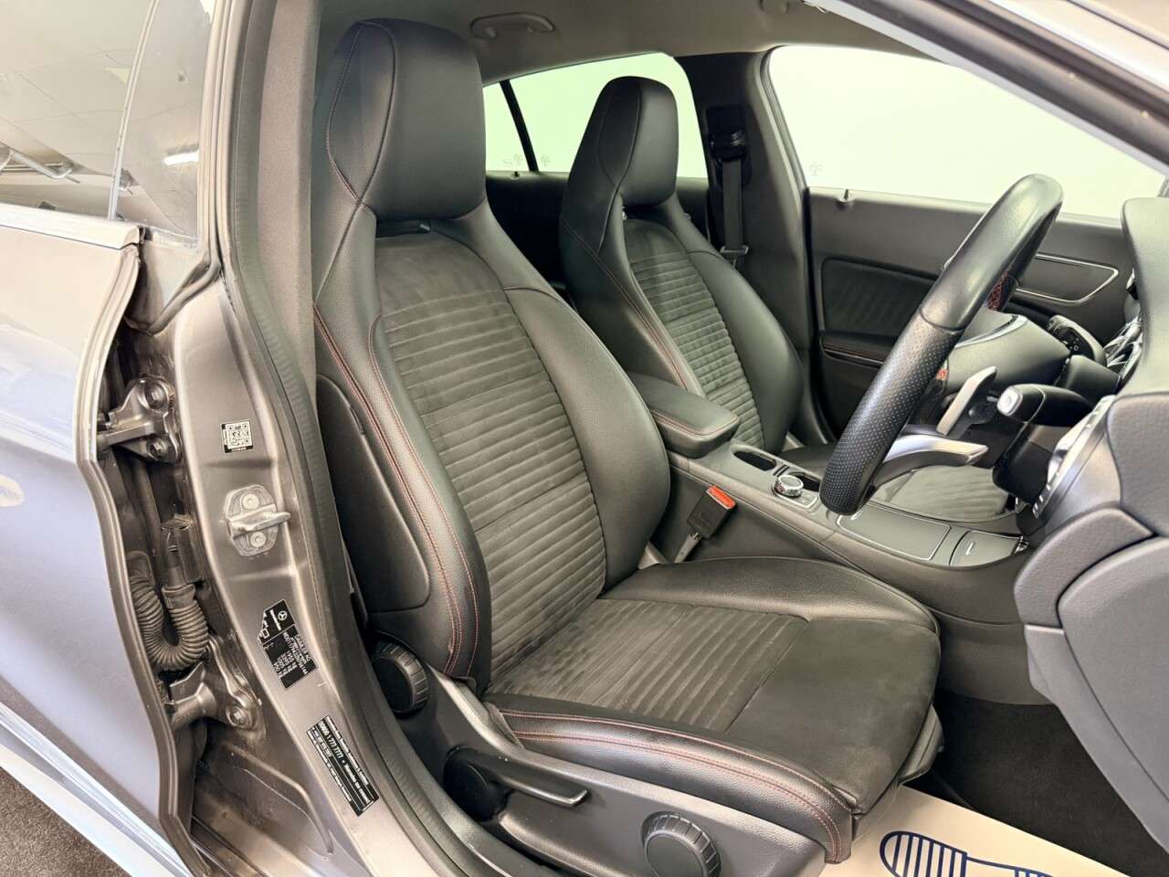 A 2019 MERCEDES-BENZ 180 CLA200 AMG LINE EDITION 7G-DCT AUTO 155 BHP + SAT NAV + REAR CAMERA SIX MON A 2019 MERCEDES-BENZ 180 CLA200 AMG LINE EDITION 7G-DCT AUTO 155 BHP + SAT NAV + REAR CAMERA SIX MON