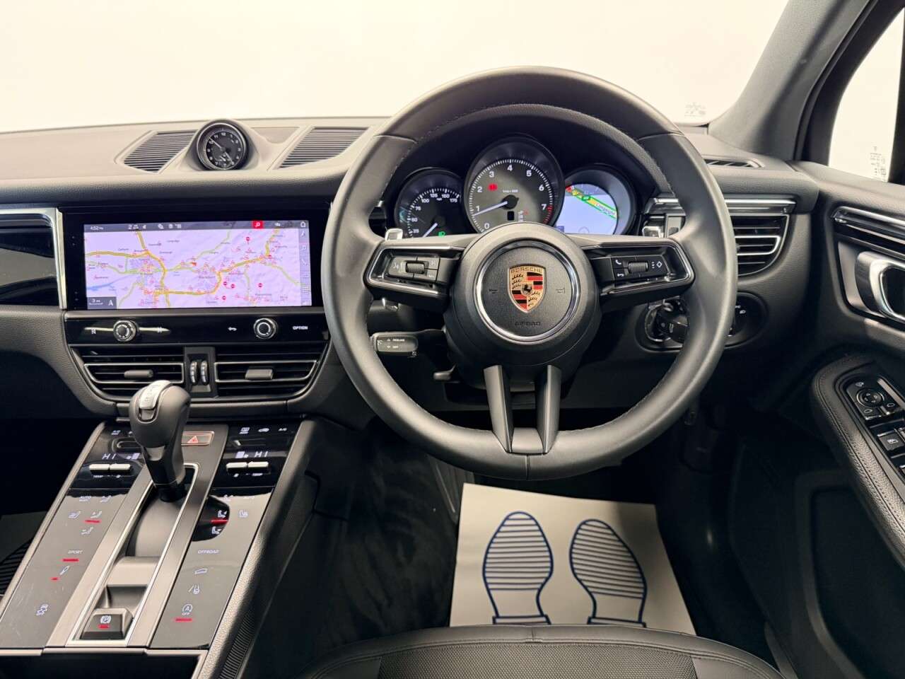 2025 PORSCHE MACAN 2025 PORSCHE MACAN