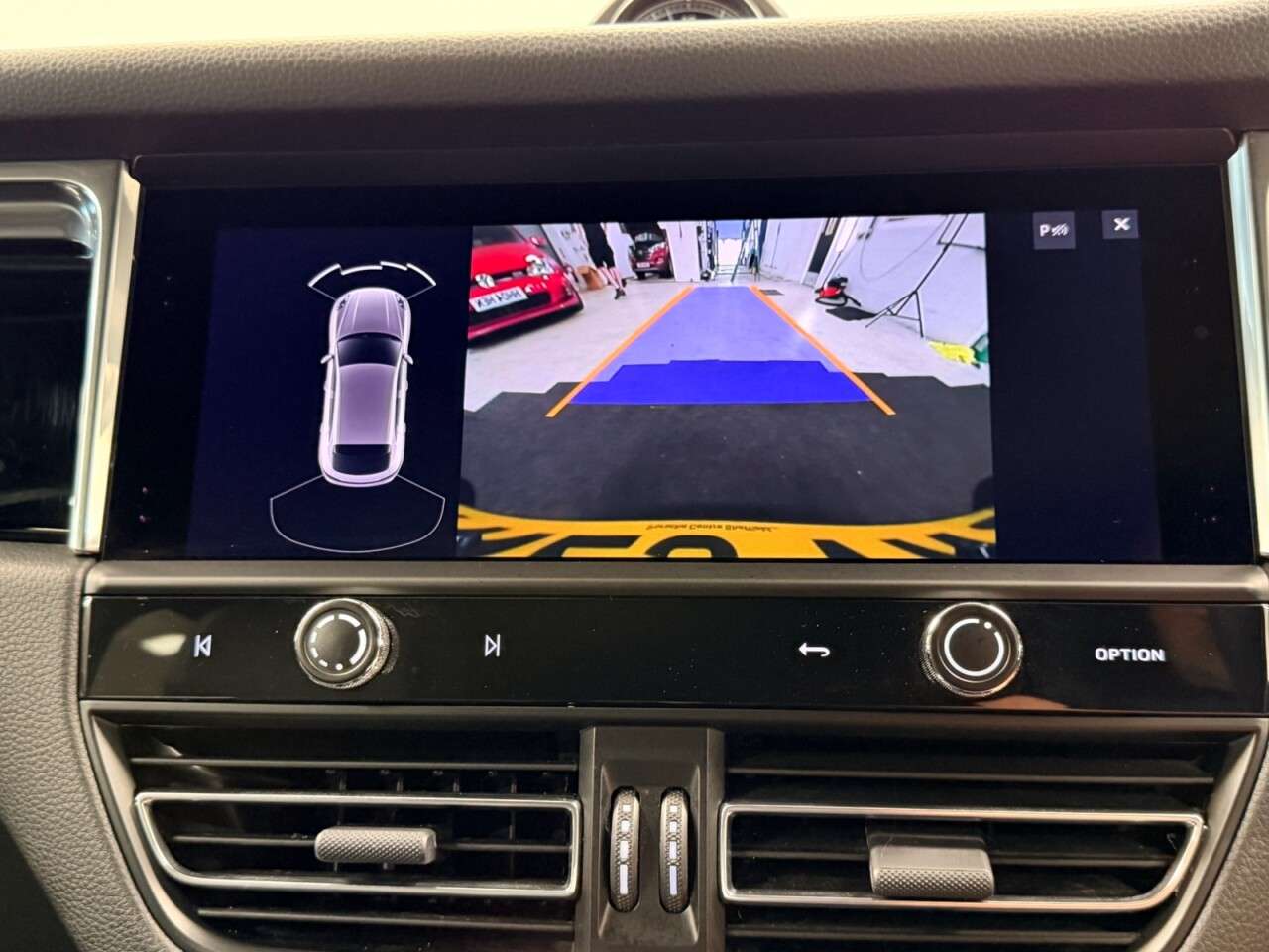 2025 PORSCHE MACAN 2025 PORSCHE MACAN