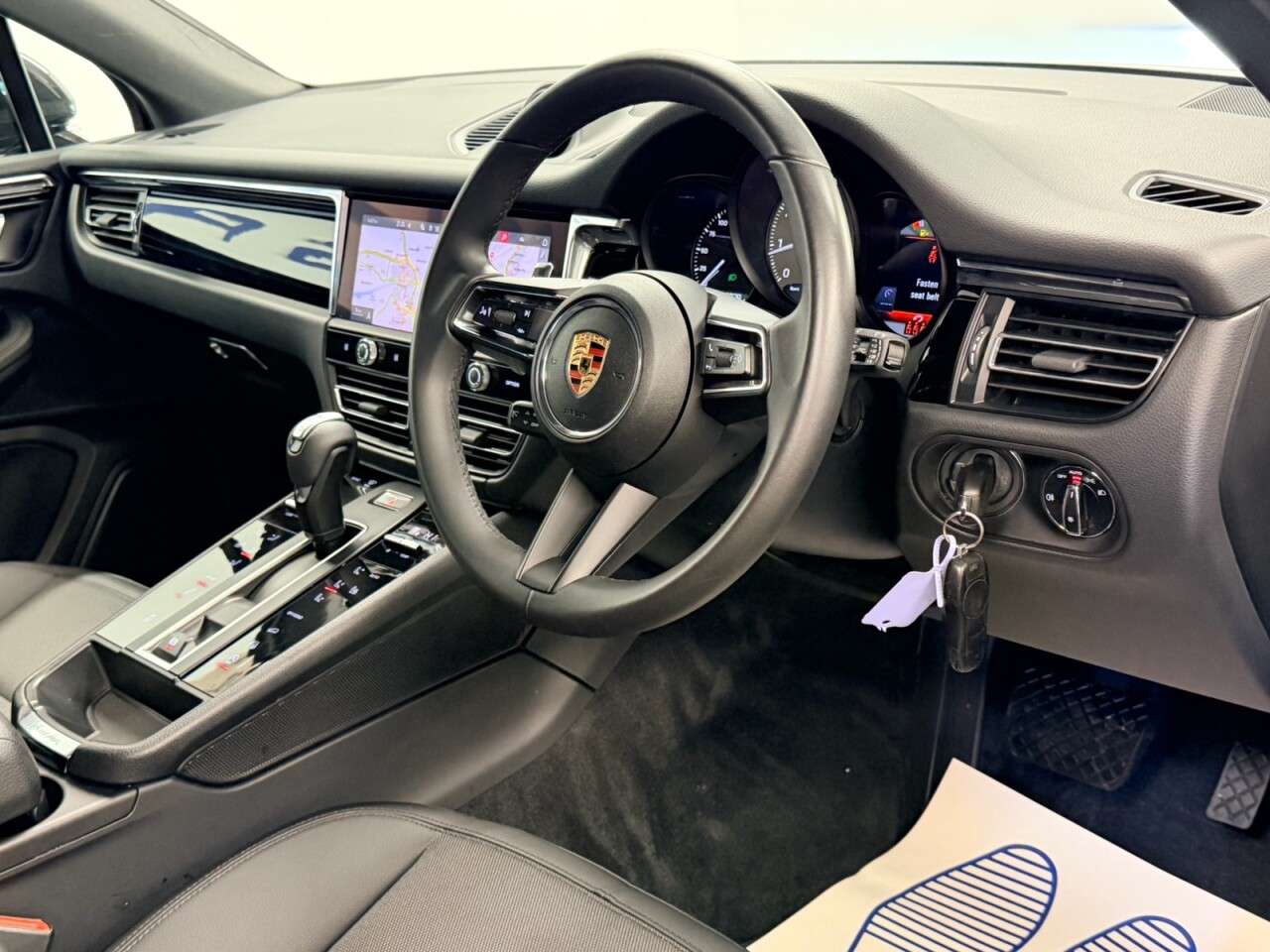 2025 PORSCHE MACAN 2025 PORSCHE MACAN