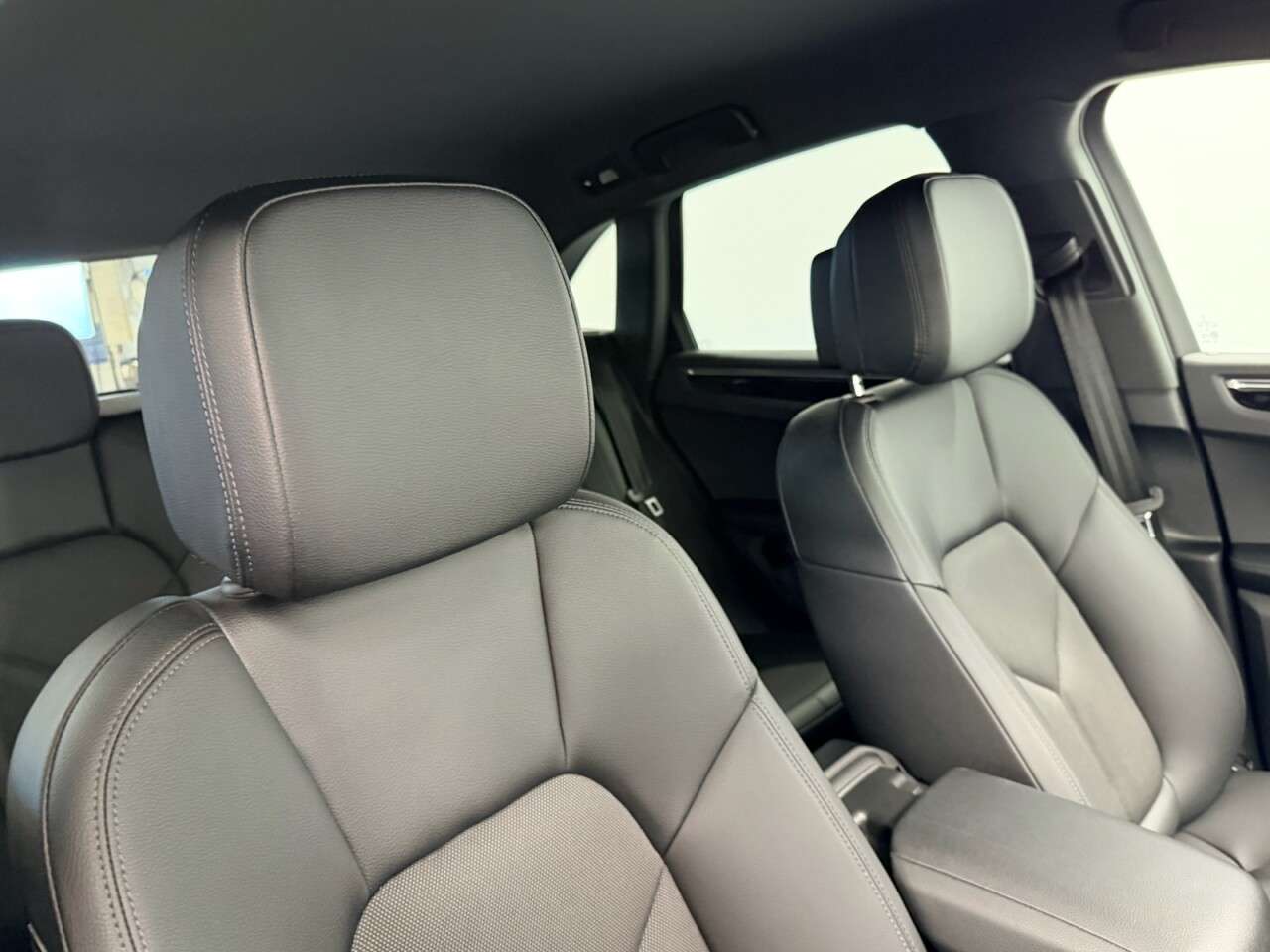 2025 PORSCHE MACAN 2025 PORSCHE MACAN