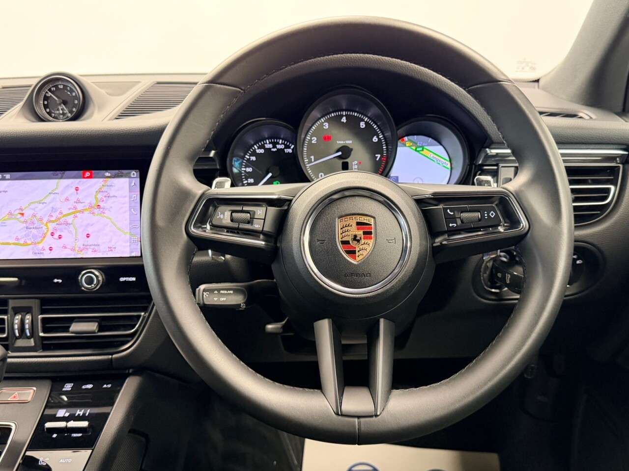 2025 PORSCHE MACAN 2025 PORSCHE MACAN