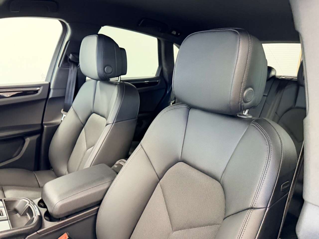 2025 PORSCHE MACAN 2025 PORSCHE MACAN