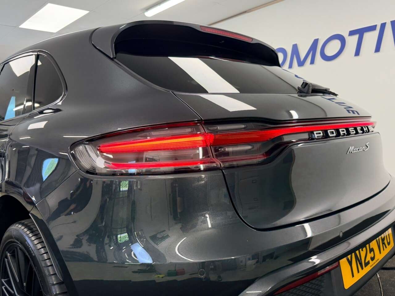 2025 PORSCHE MACAN 2025 PORSCHE MACAN