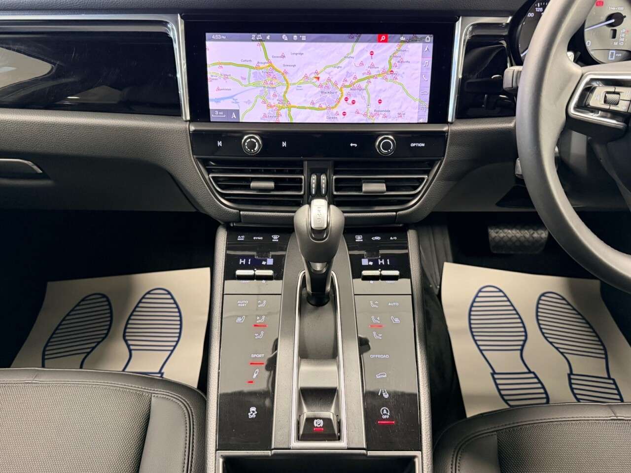 2025 PORSCHE MACAN 2025 PORSCHE MACAN