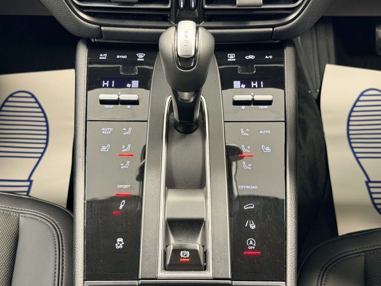 2025 PORSCHE MACAN 2025 PORSCHE MACAN