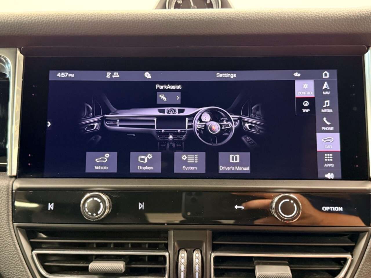 2025 PORSCHE MACAN 2025 PORSCHE MACAN