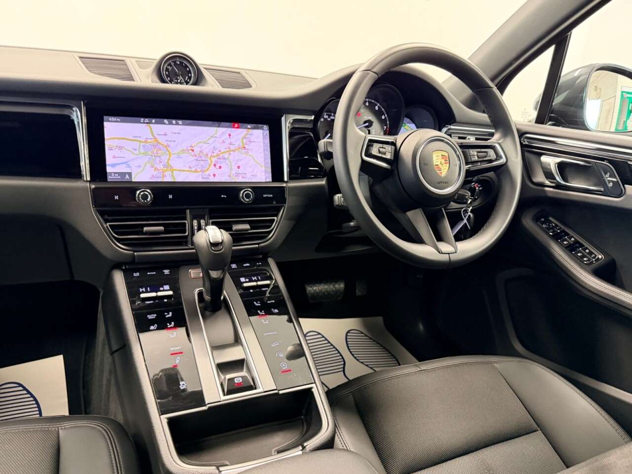 2025 PORSCHE MACAN 2025 PORSCHE MACAN