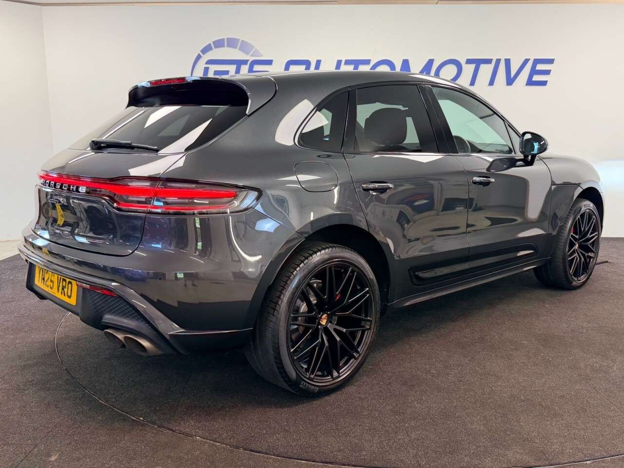 2025 PORSCHE MACAN 2025 PORSCHE MACAN