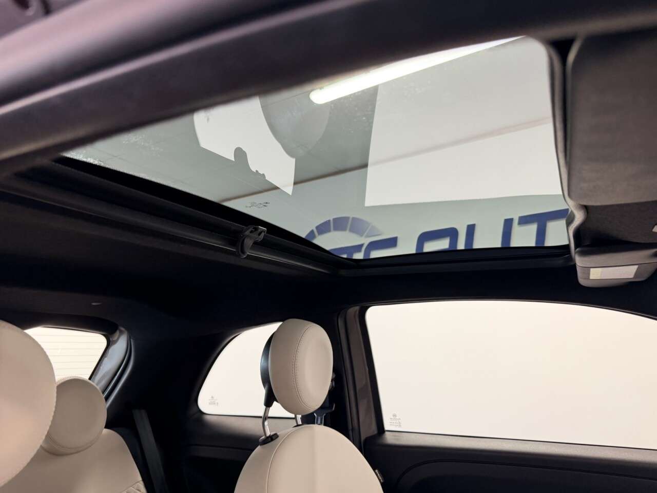A 2023 FIAT 500 1.0 MHEV DOLCEVITA 70 BHP + SUNROOF + PARKING SENSORS SIX MONTH WARRANTY JU A 2023 FIAT 500 1.0 MHEV DOLCEVITA 70 BHP + SUNROOF + PARKING SENSORS SIX MONTH WARRANTY JU