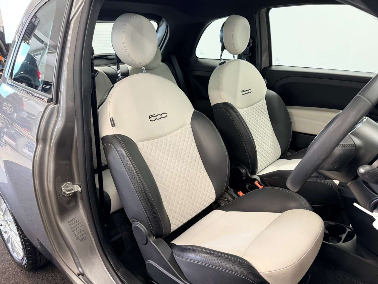 A 2023 FIAT 500 1.0 MHEV DOLCEVITA 70 BHP + SUNROOF + PARKING SENSORS SIX MONTH WARRANTY JU A 2023 FIAT 500 1.0 MHEV DOLCEVITA 70 BHP + SUNROOF + PARKING SENSORS SIX MONTH WARRANTY JU