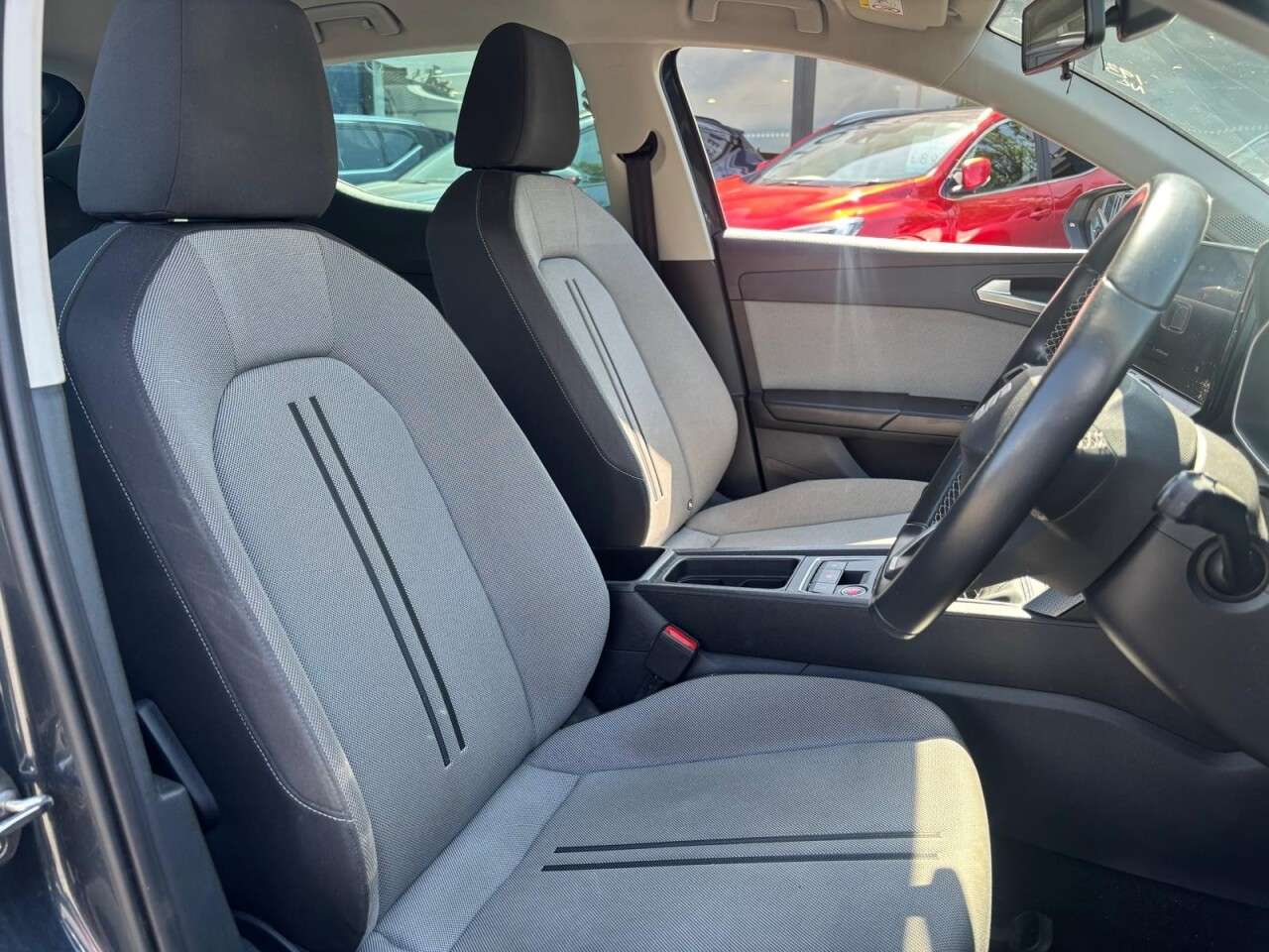 A 2021 SEAT LEON 1.0 TSI EVO SE DYNAMIC FIVE DOOR 110 BHP + SAT NAV + PARKING SENSORS A 2021 SEAT LEON 1.0 TSI EVO SE DYNAMIC FIVE DOOR 110 BHP + SAT NAV + PARKING SENSORS