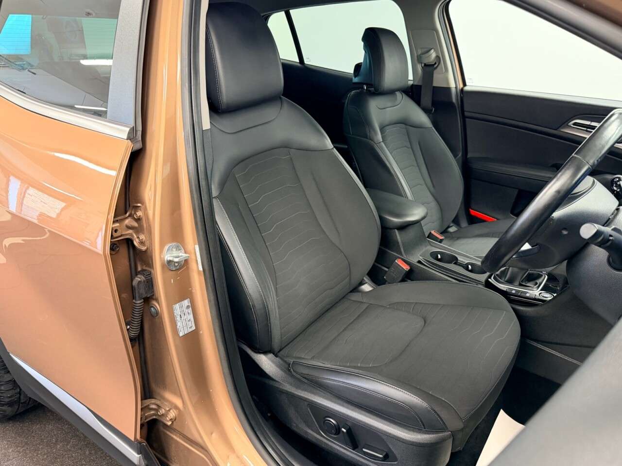 A 2022 KIA SPORTAGE 1.6 T-GDi 3 150 BHP + SAT NAV + CAMERA + HEATED ELEC SEATS A 2022 KIA SPORTAGE 1.6 T-GDi 3 150 BHP + SAT NAV + CAMERA + HEATED ELEC SEATS