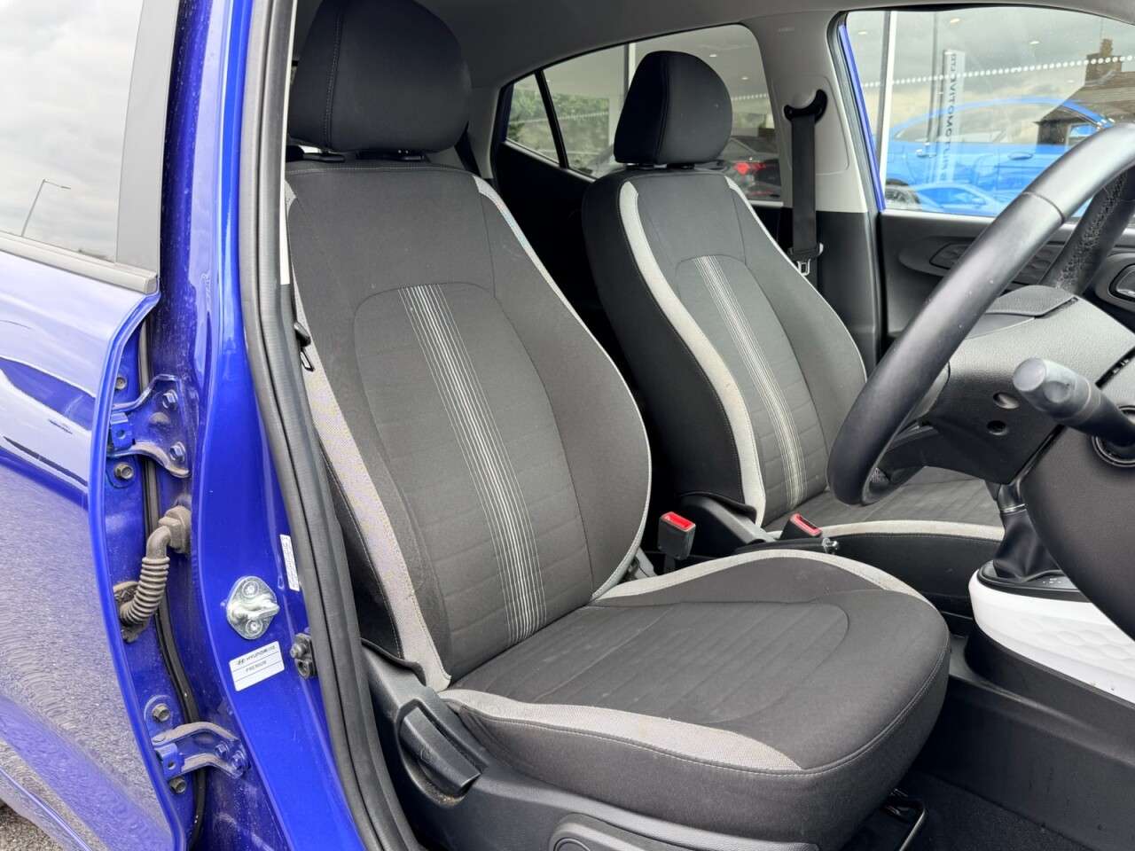 A 2023 HYUNDAI I10 1.0 PREMIUM FIVE DOOR AUTO 70 BHP + REAR CAMERA A 2023 HYUNDAI I10 1.0 PREMIUM FIVE DOOR AUTO 70 BHP + REAR CAMERA