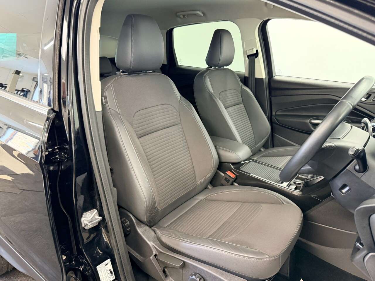 A 2019 FORD KUGA 2.0 TDCi ECOBLUE TITANIUM EDITION 150 BHP + SAT NAV + PARKING SENSORS + APP A 2019 FORD KUGA 2.0 TDCi ECOBLUE TITANIUM EDITION 150 BHP + SAT NAV + PARKING SENSORS + APP